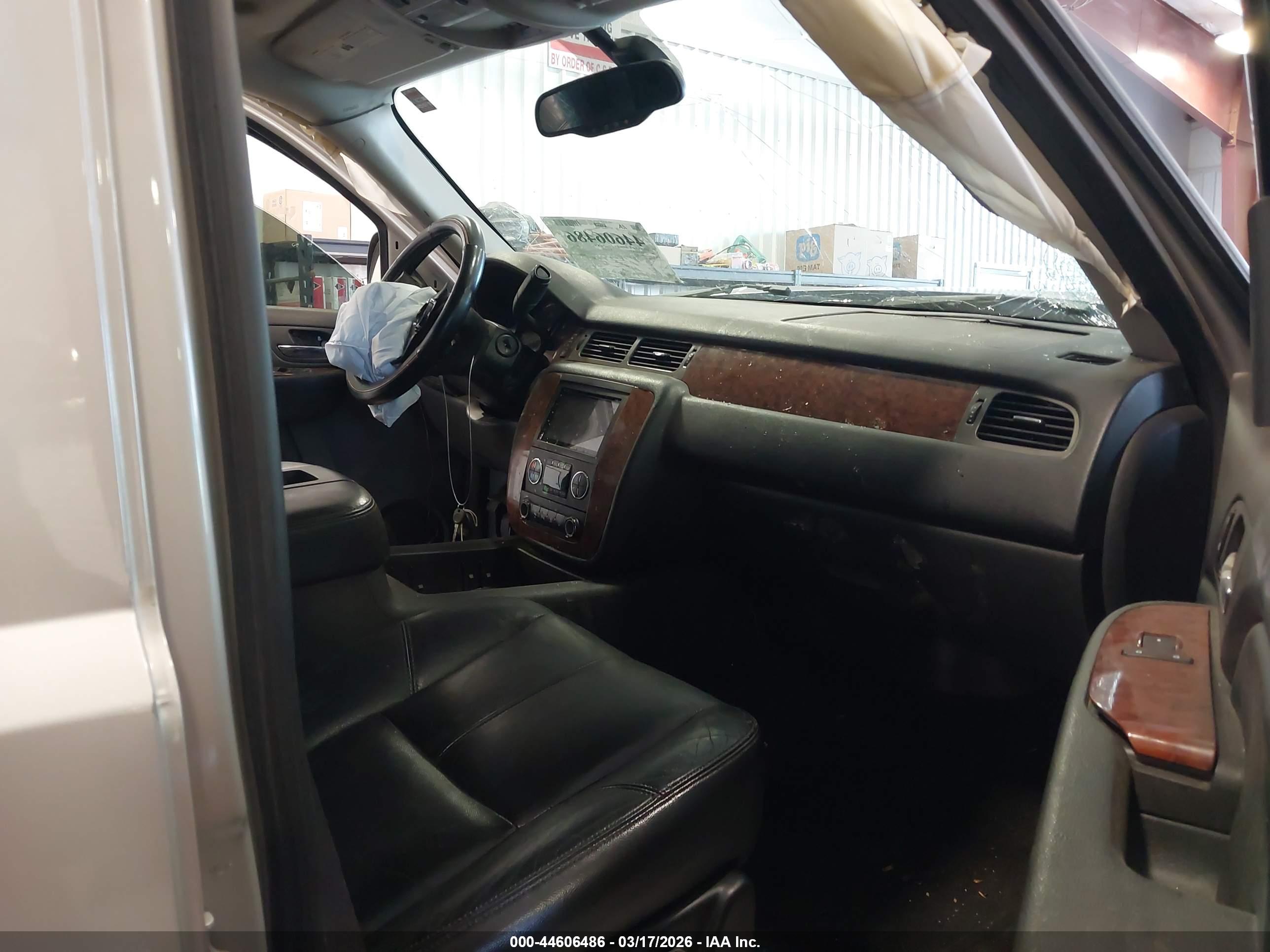 CHEVROLET TAHOE image 5