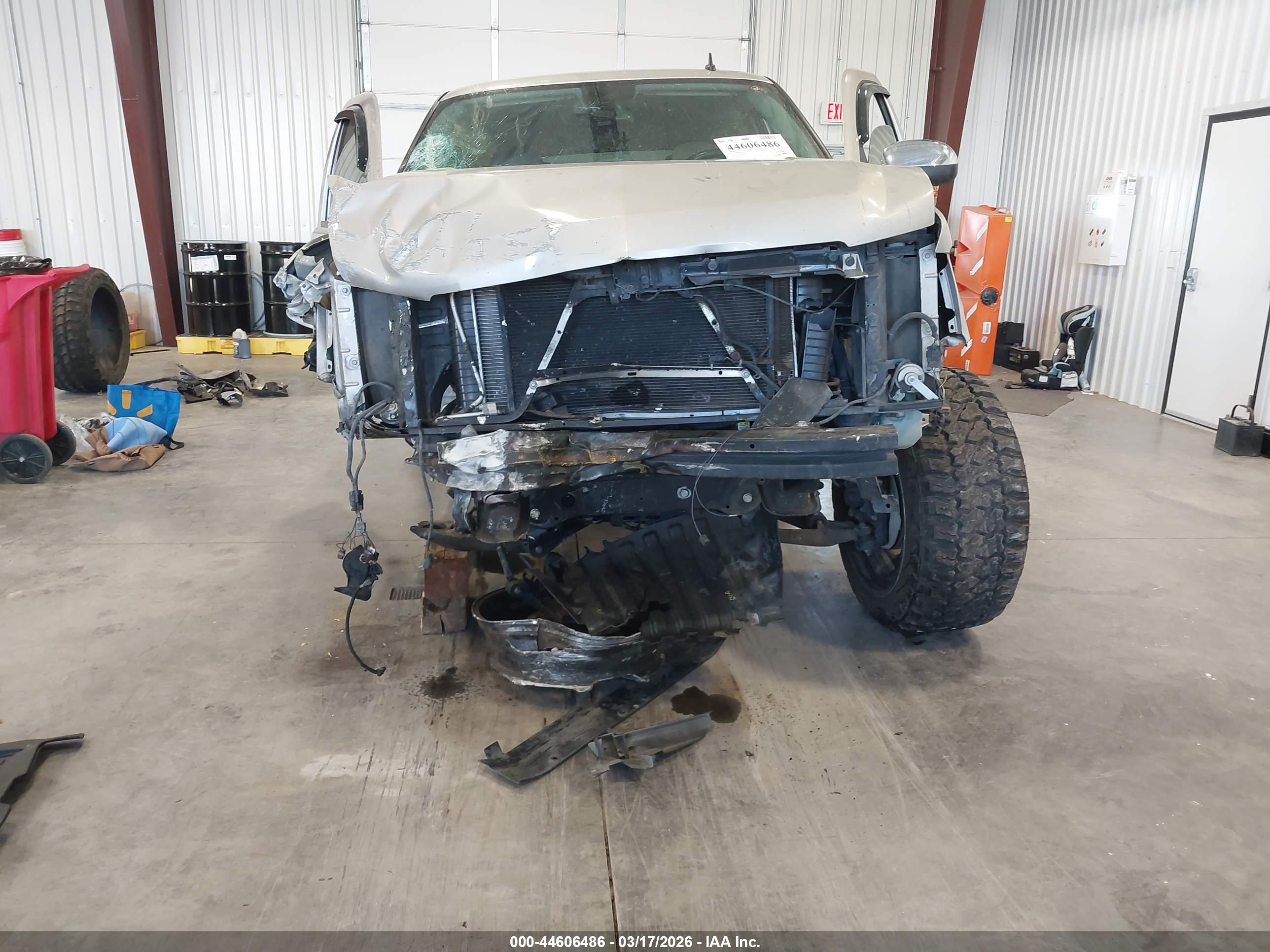 CHEVROLET TAHOE image 6