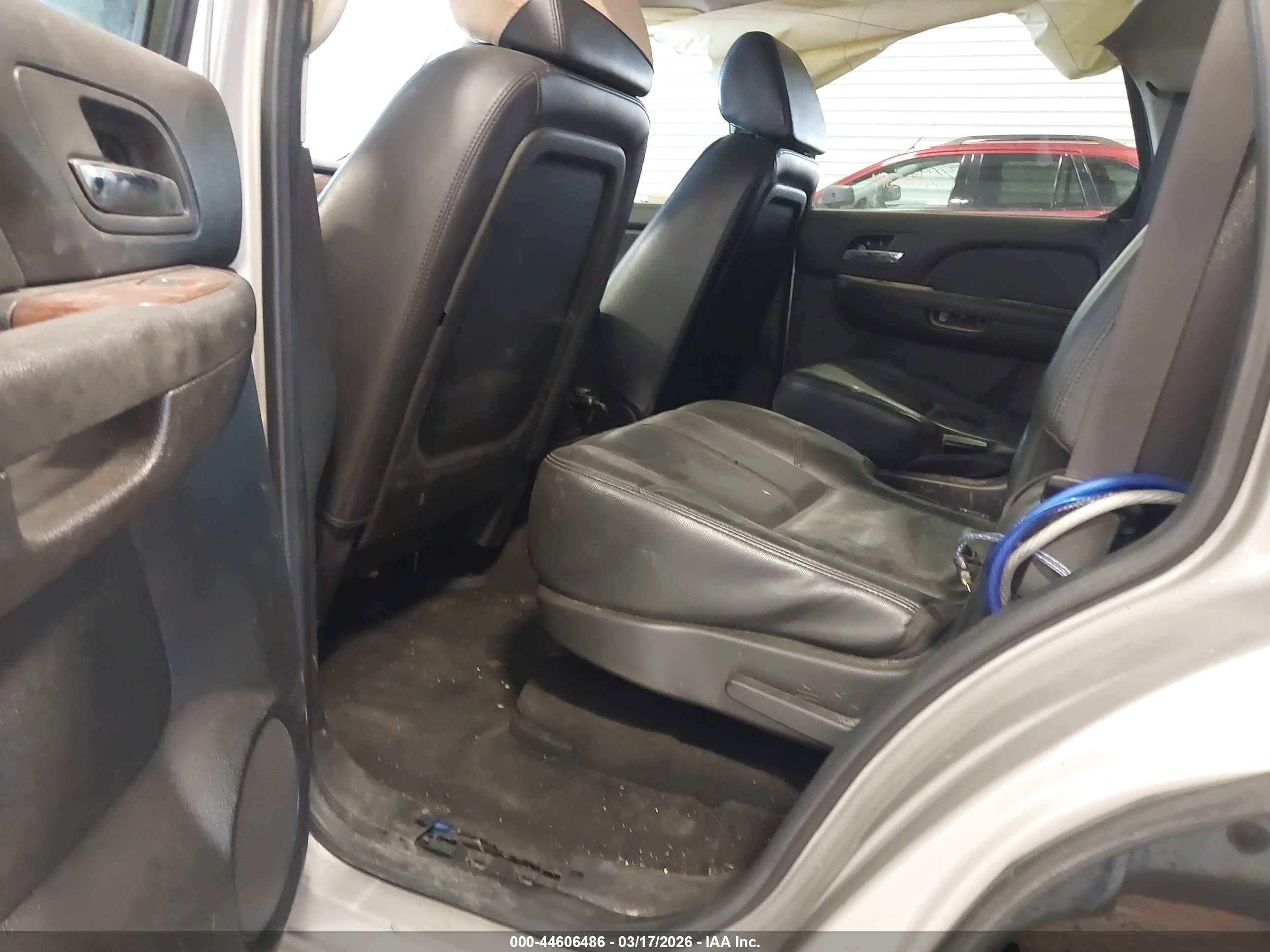 CHEVROLET TAHOE image 8