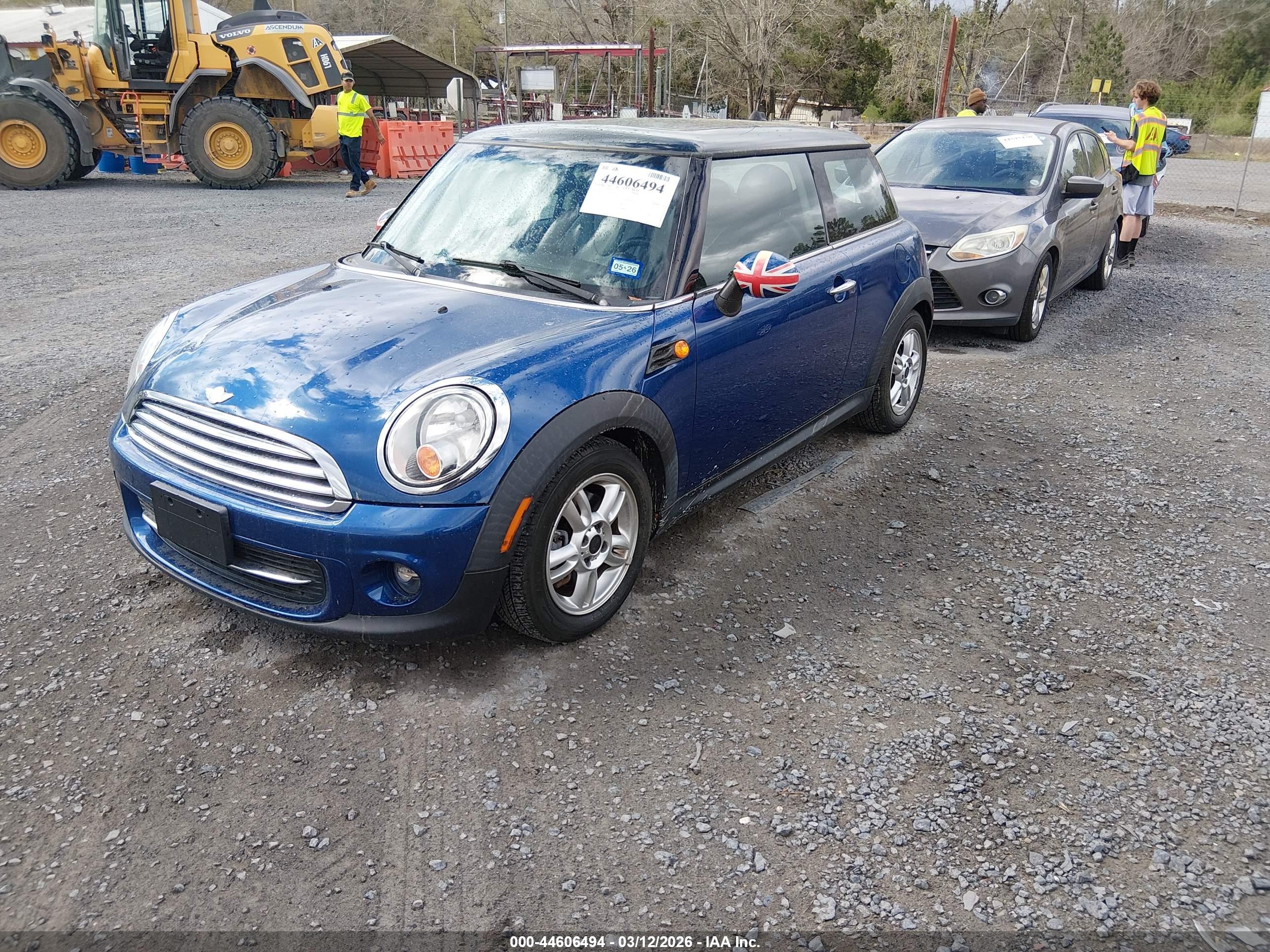 MINI COOPER image 2