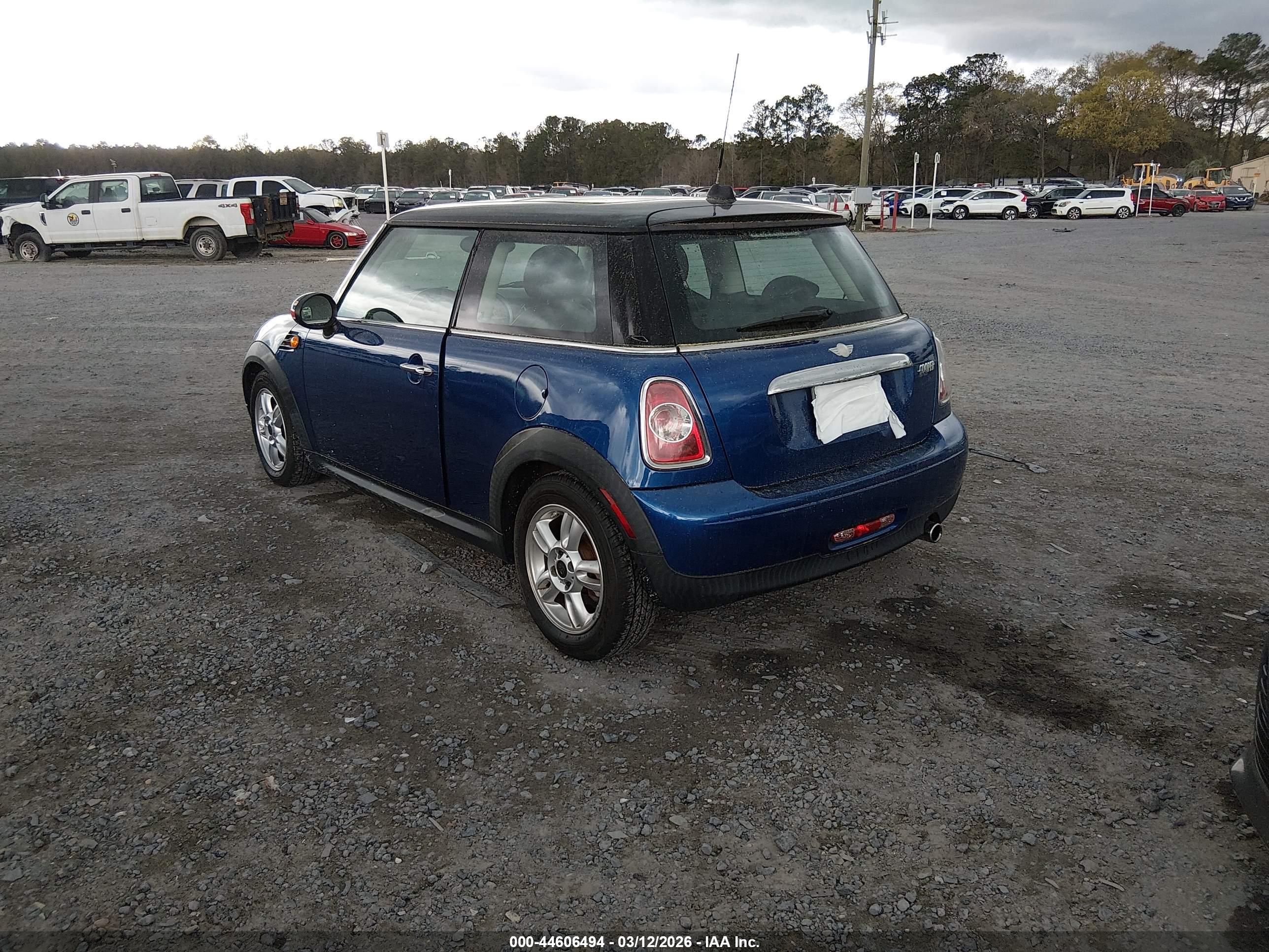 MINI COOPER image 3