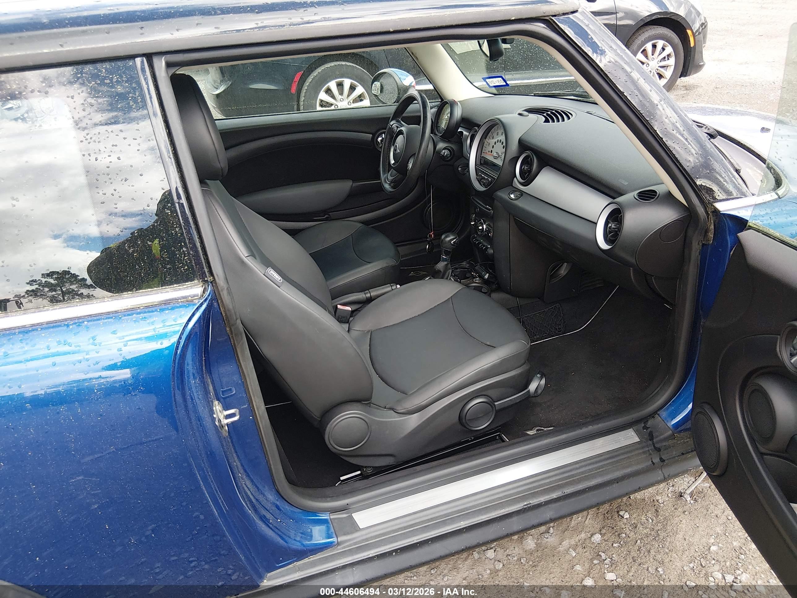 MINI COOPER image 5