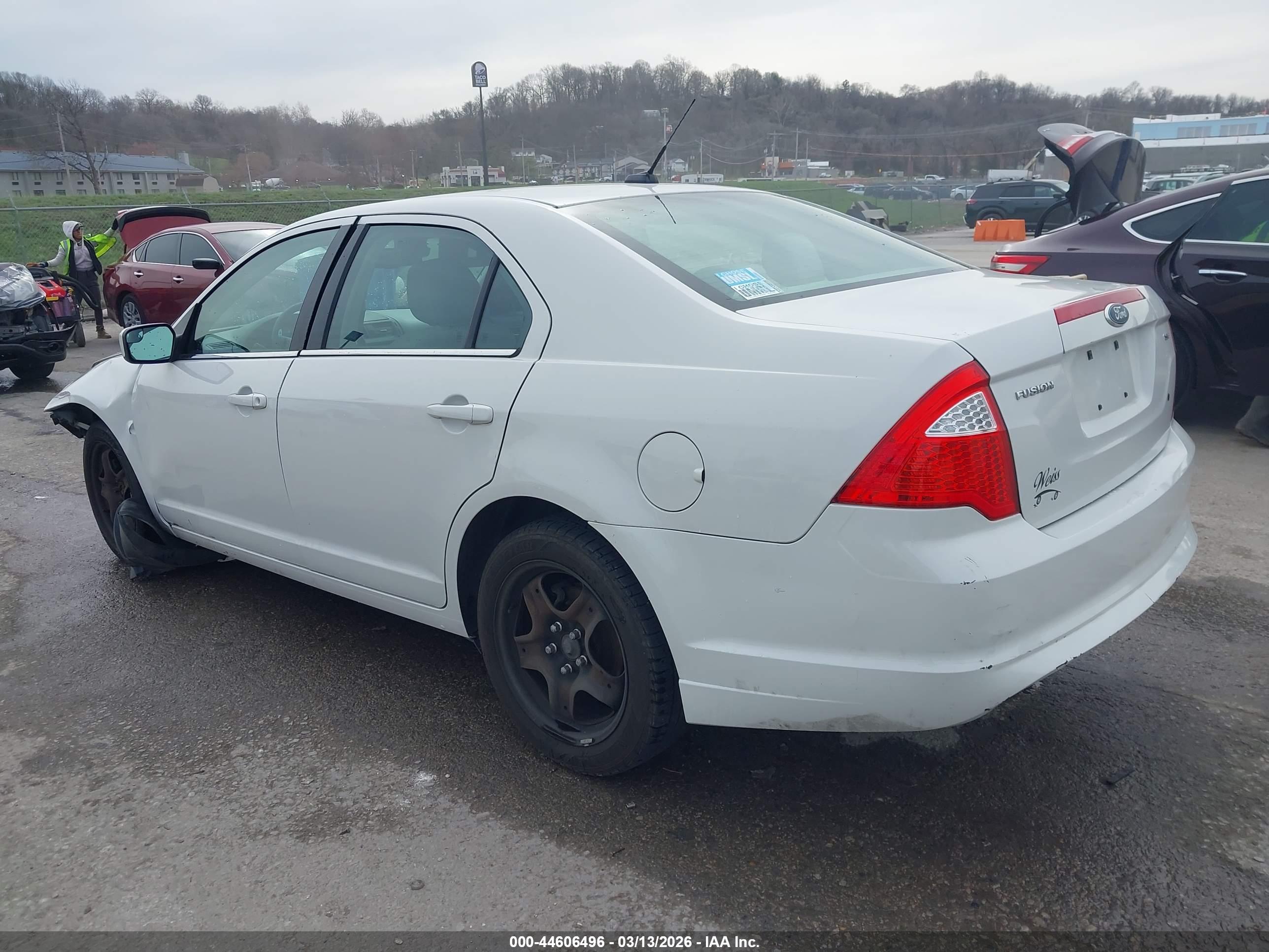 FORD FUSION image 3