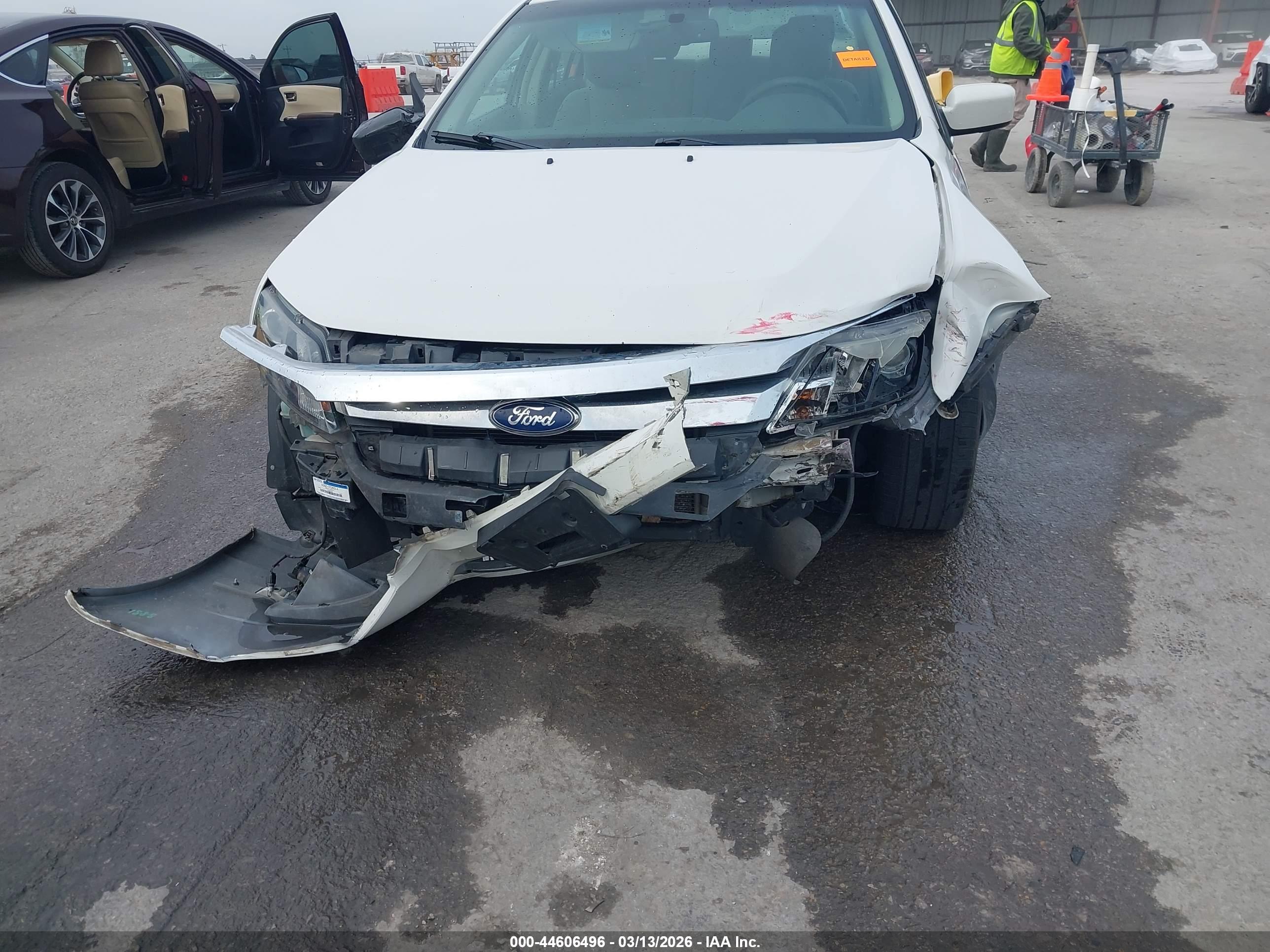 FORD FUSION image 6