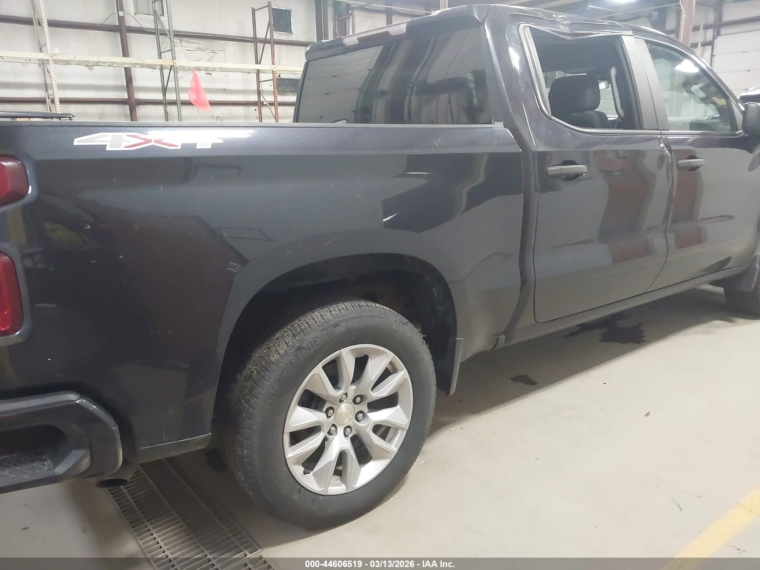 CHEVROLET SILVERADO image 4