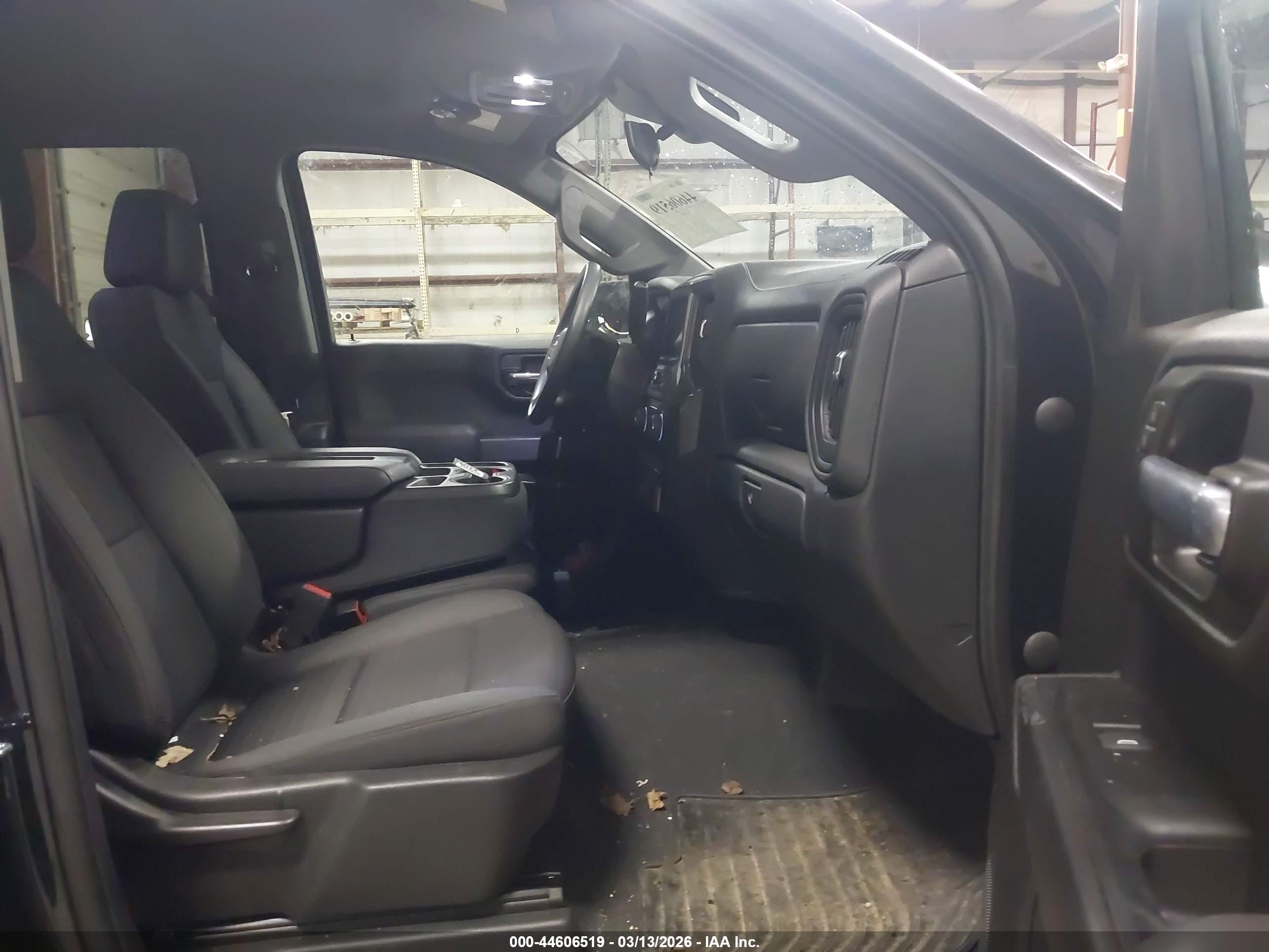CHEVROLET SILVERADO image 5