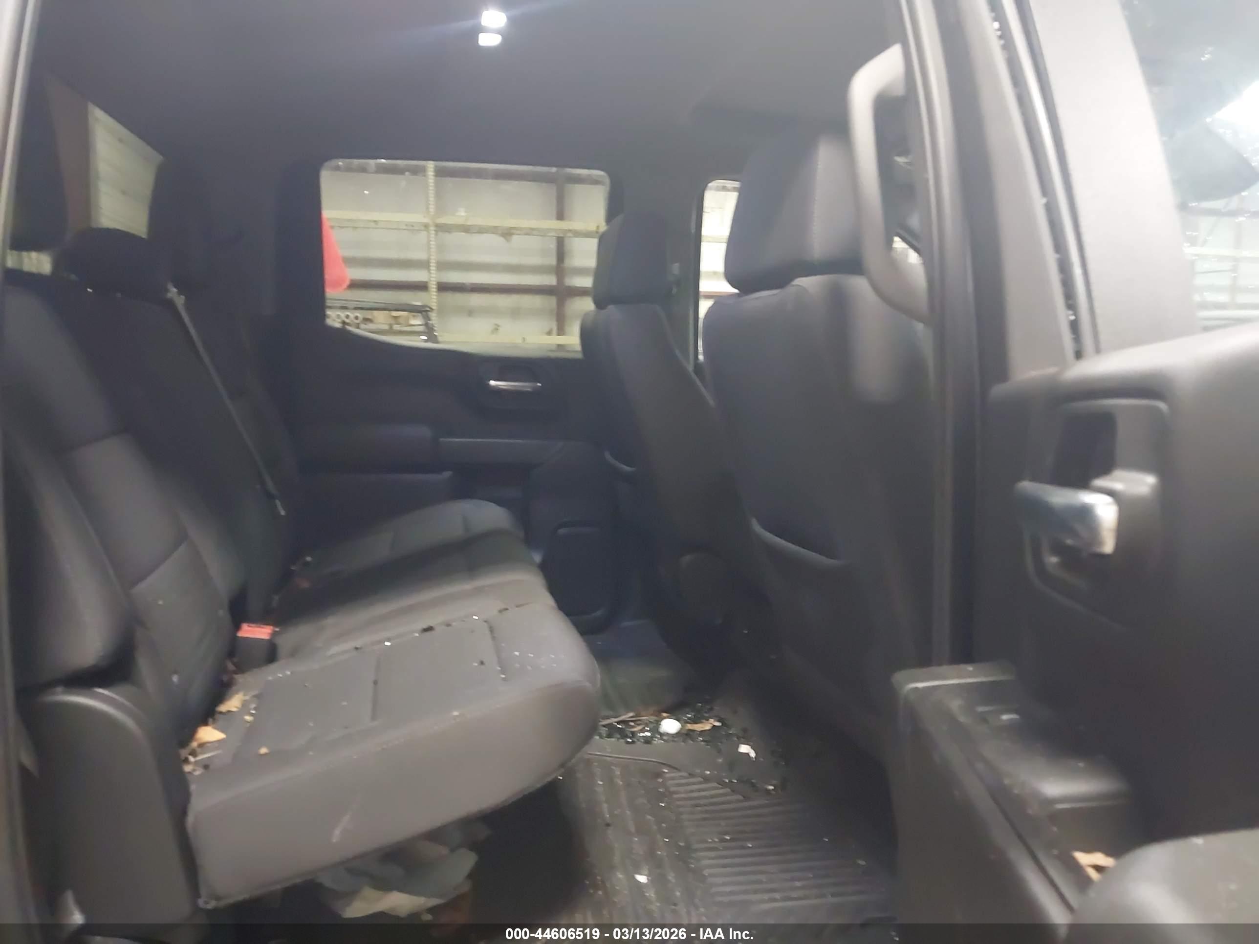 CHEVROLET SILVERADO image 8