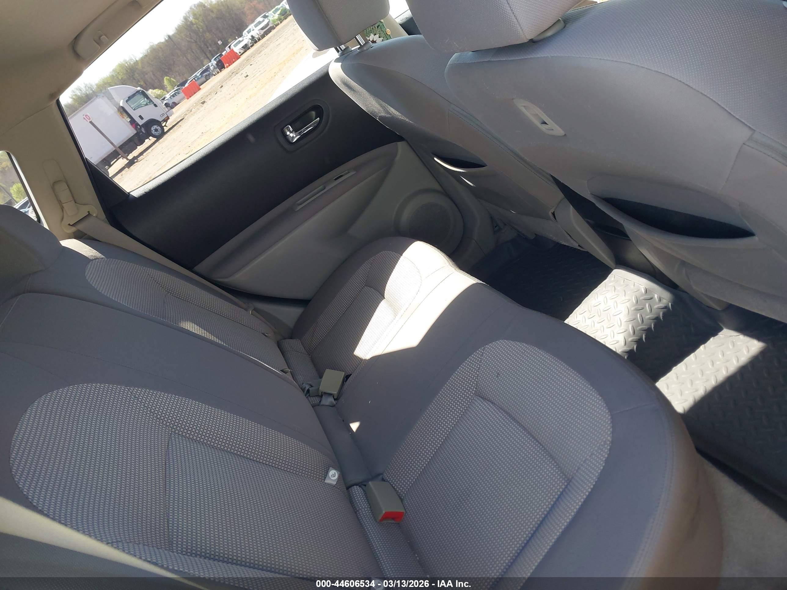 NISSAN ROGUE image 8