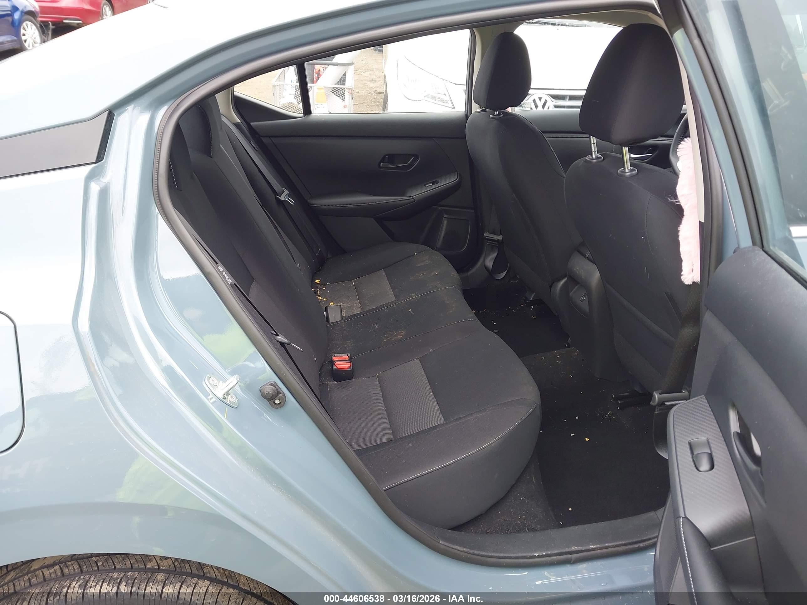 NISSAN SENTRA image 8