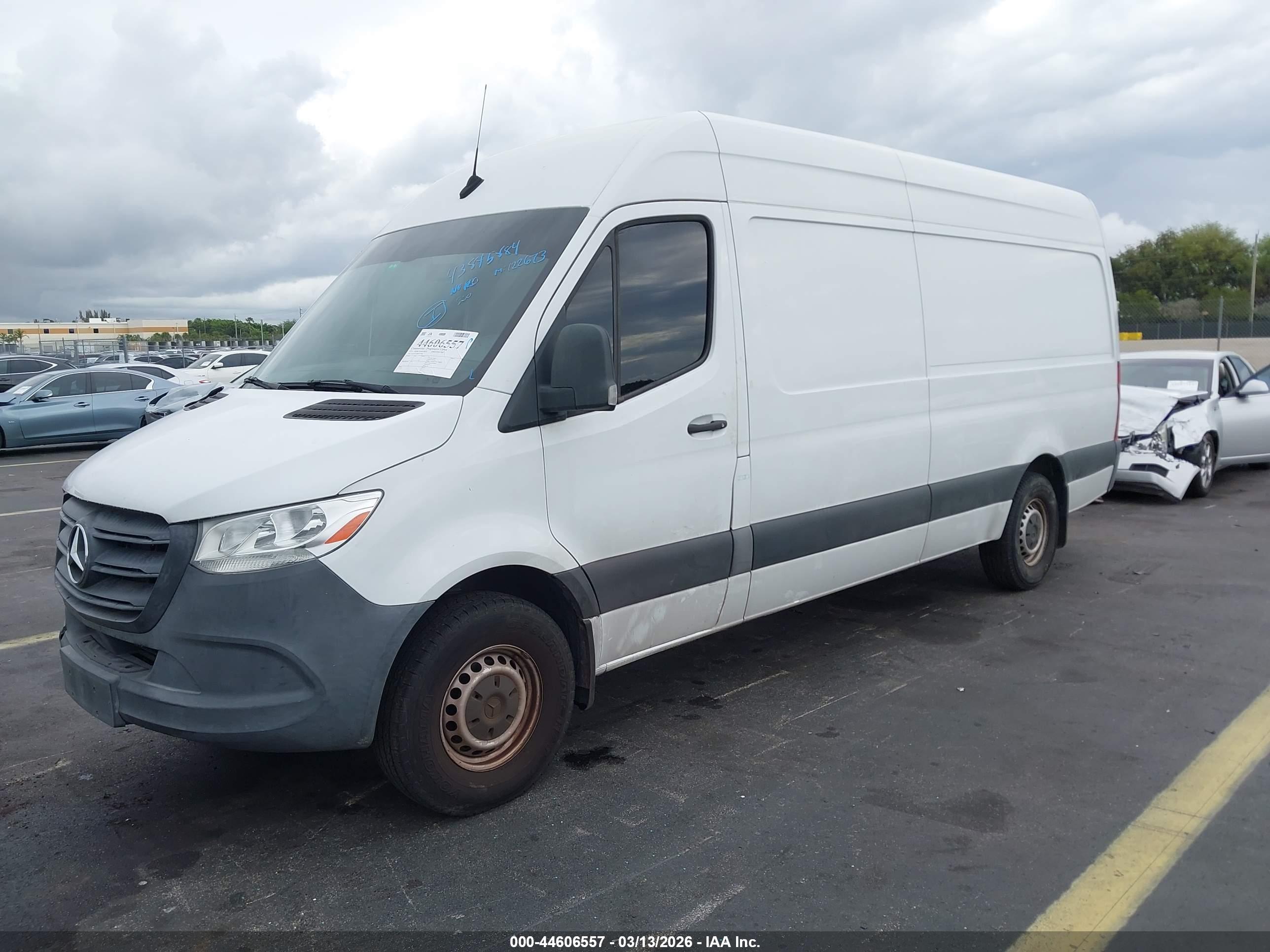 MERCEDES-BENZ SPRINTER image 2
