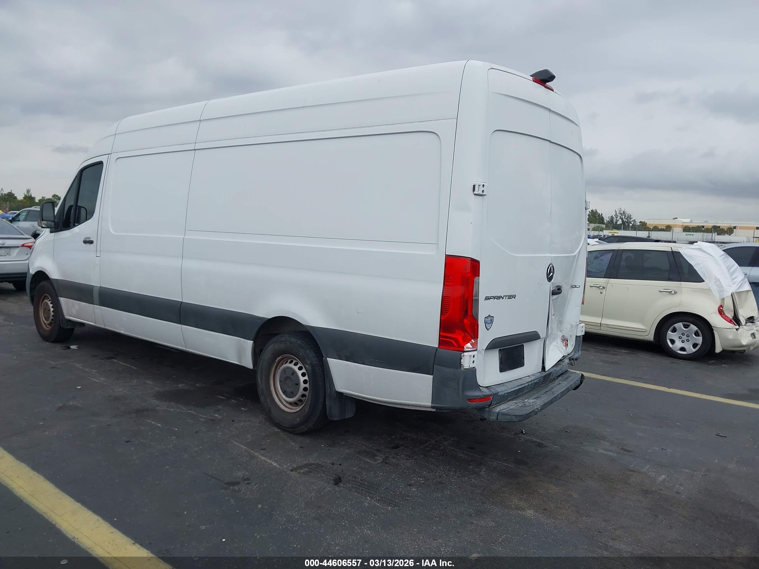MERCEDES-BENZ SPRINTER image 3