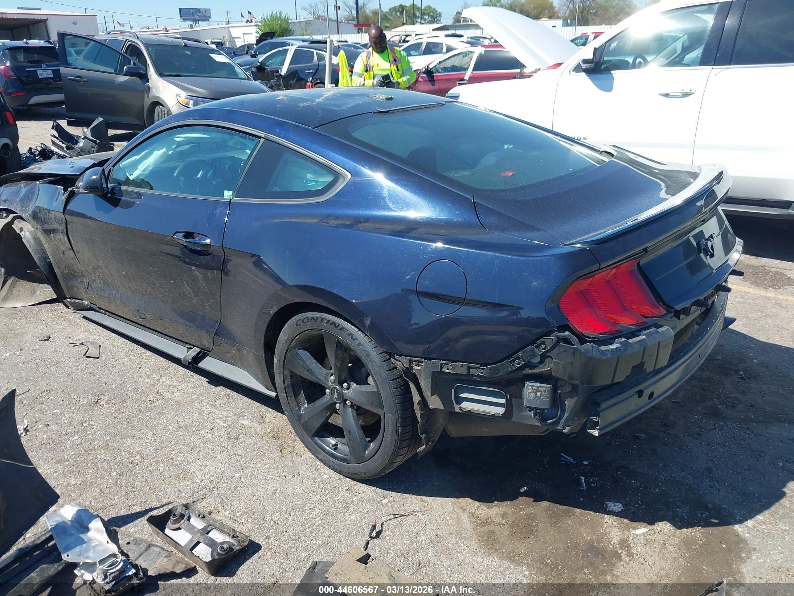 FORD MUSTANG image 3