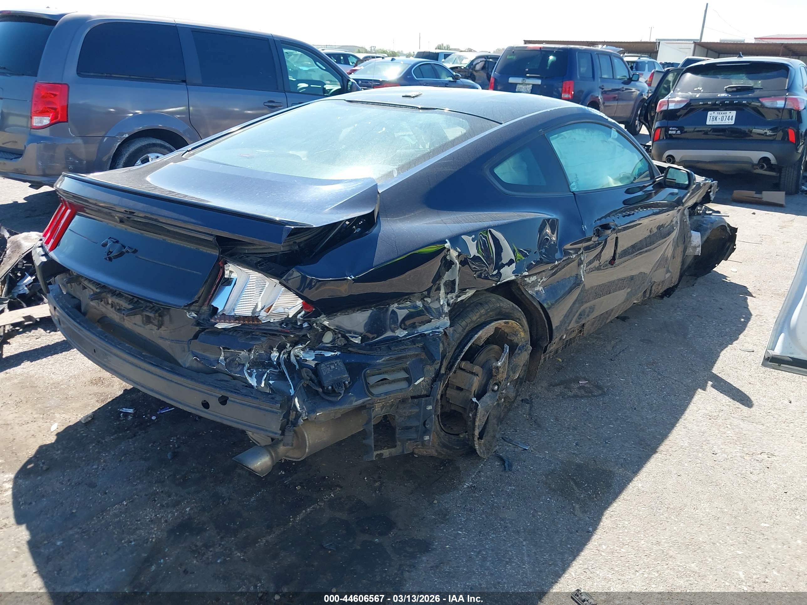 FORD MUSTANG image 4