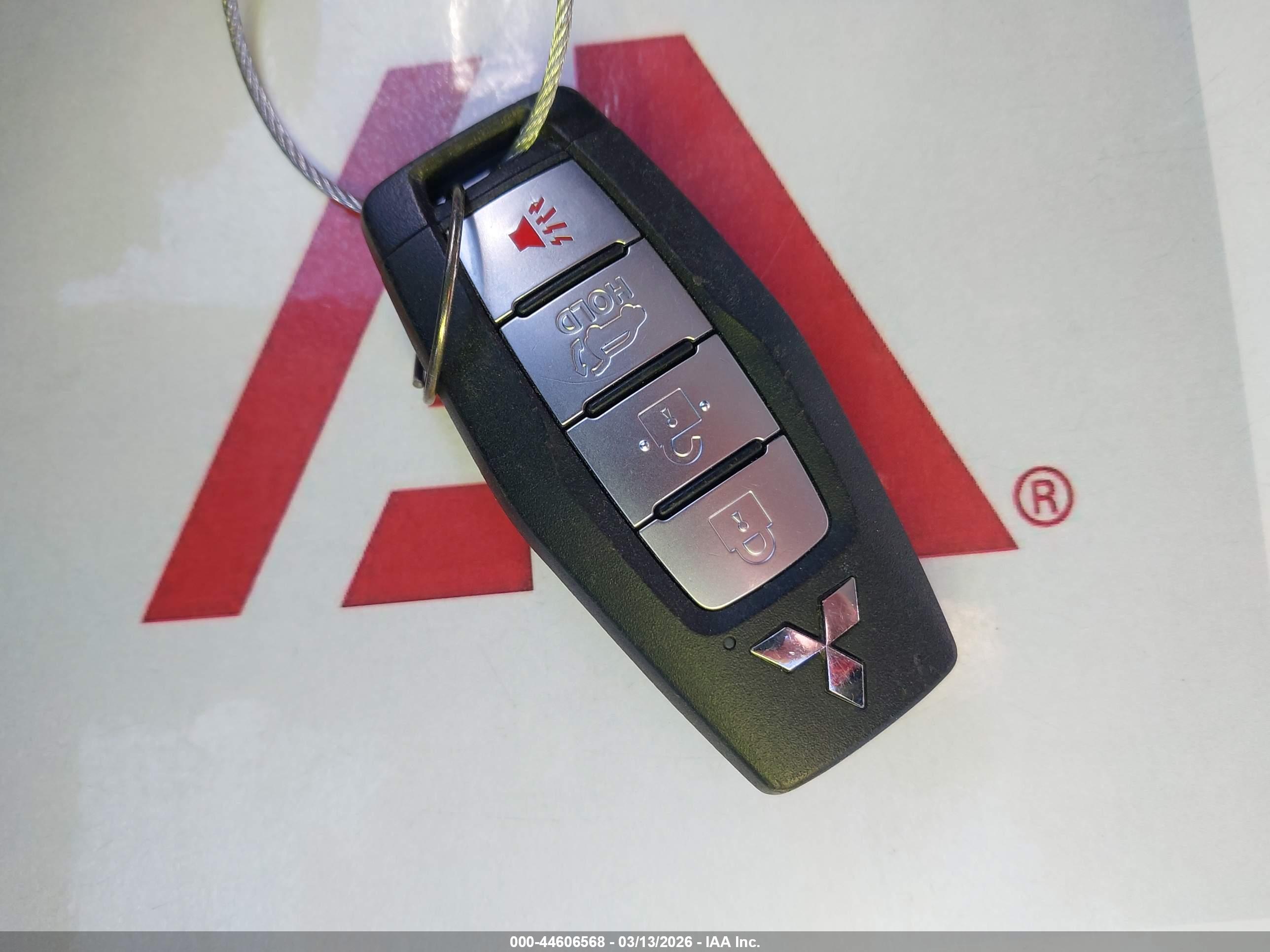MITSUBISHI OUTLANDER image 11
