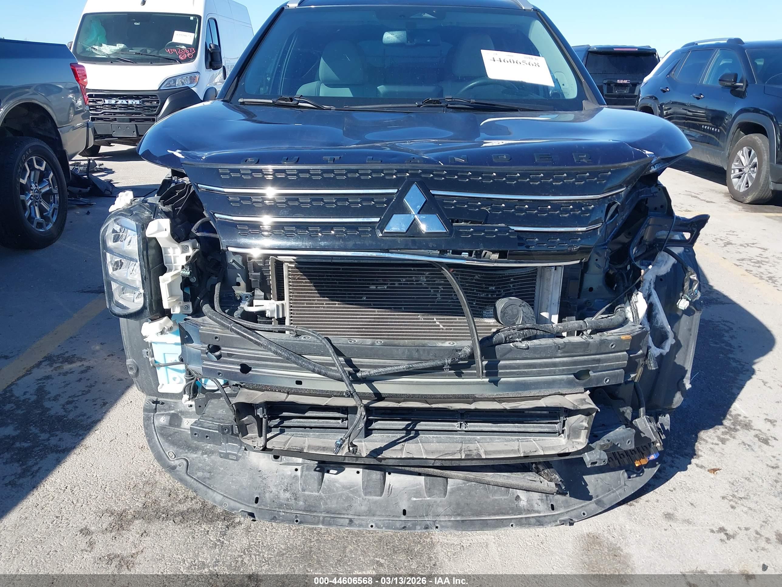 MITSUBISHI OUTLANDER image 6