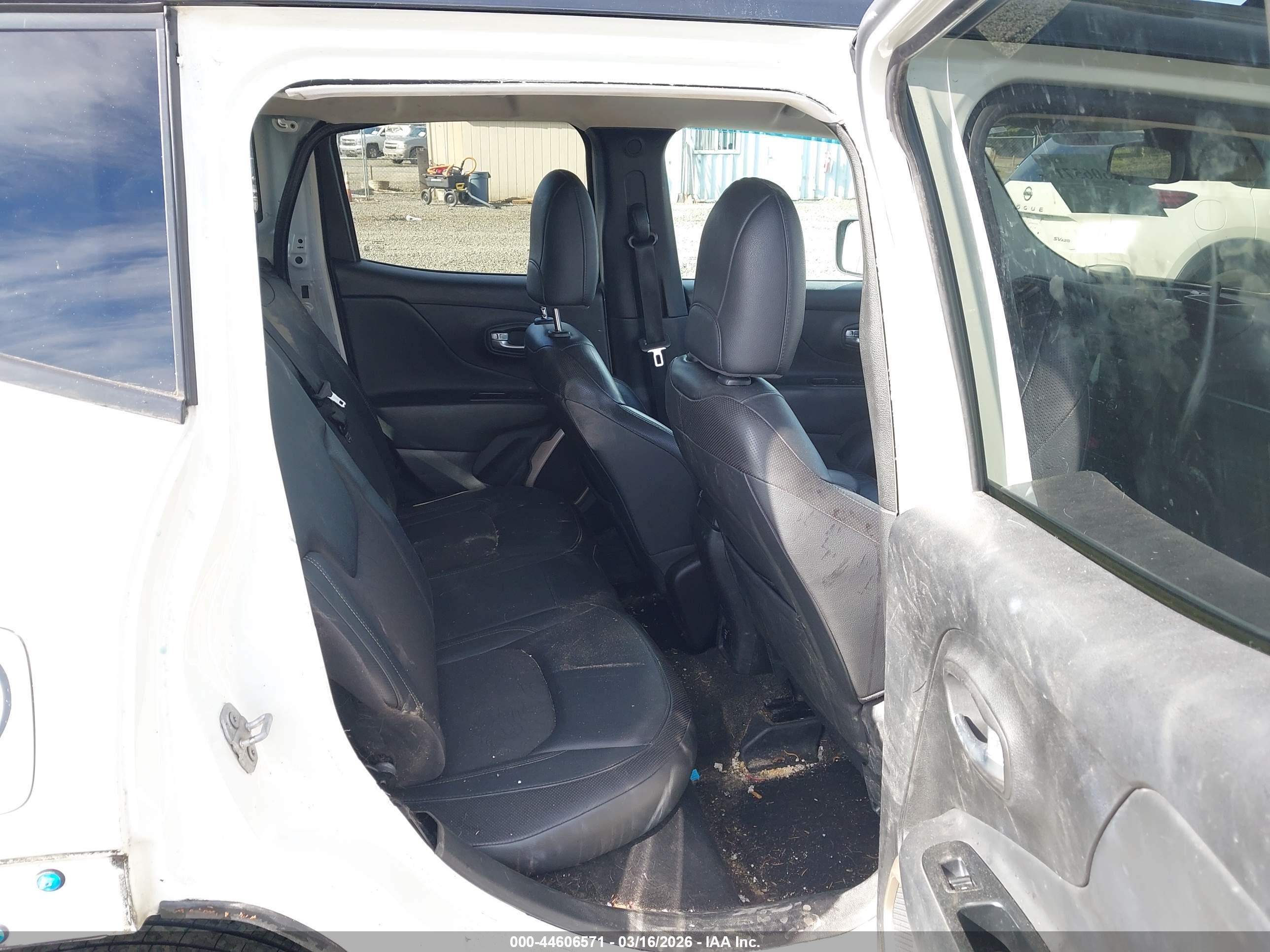 JEEP RENEGADE image 8