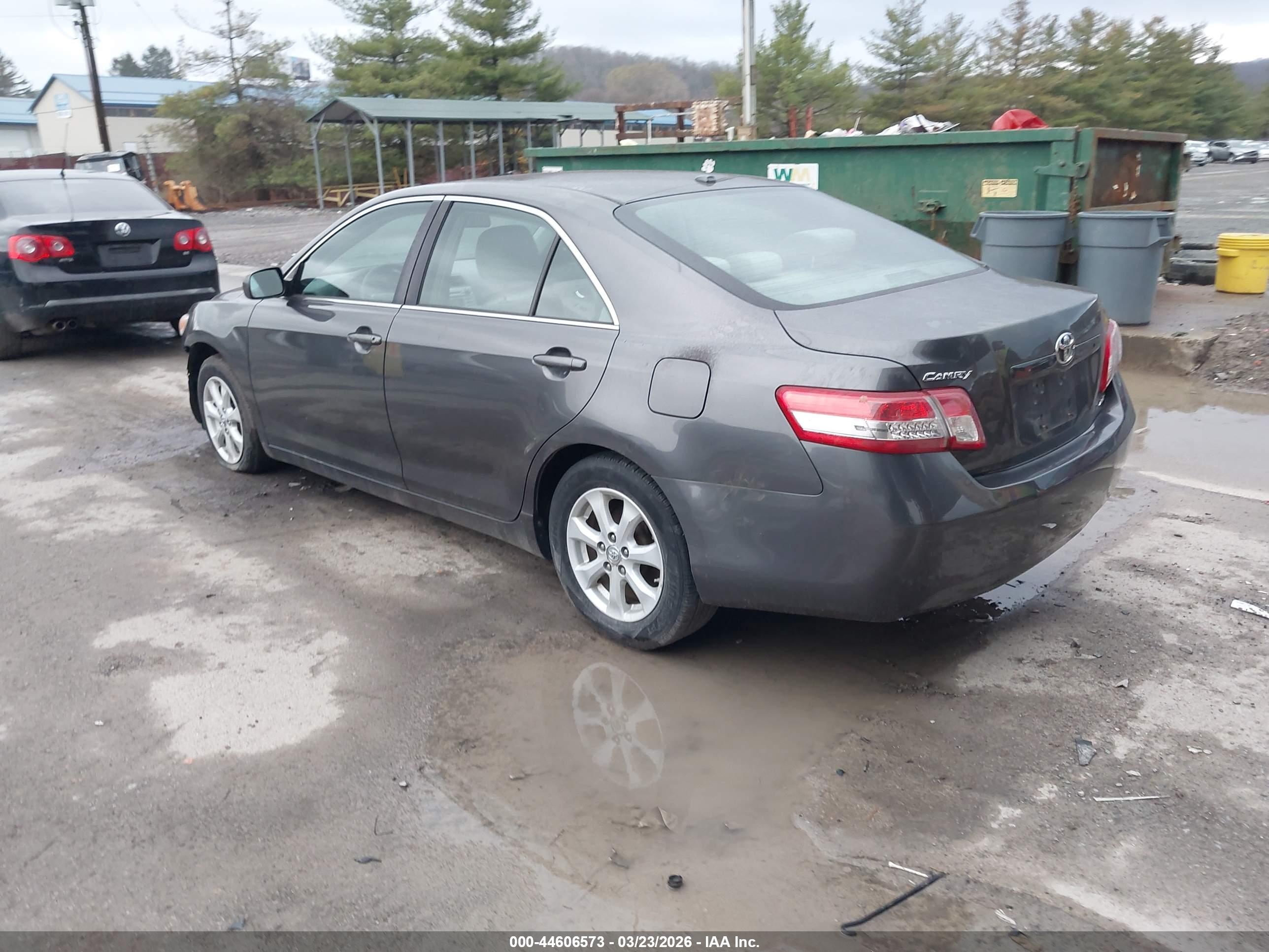 TOYOTA CAMRY image 3