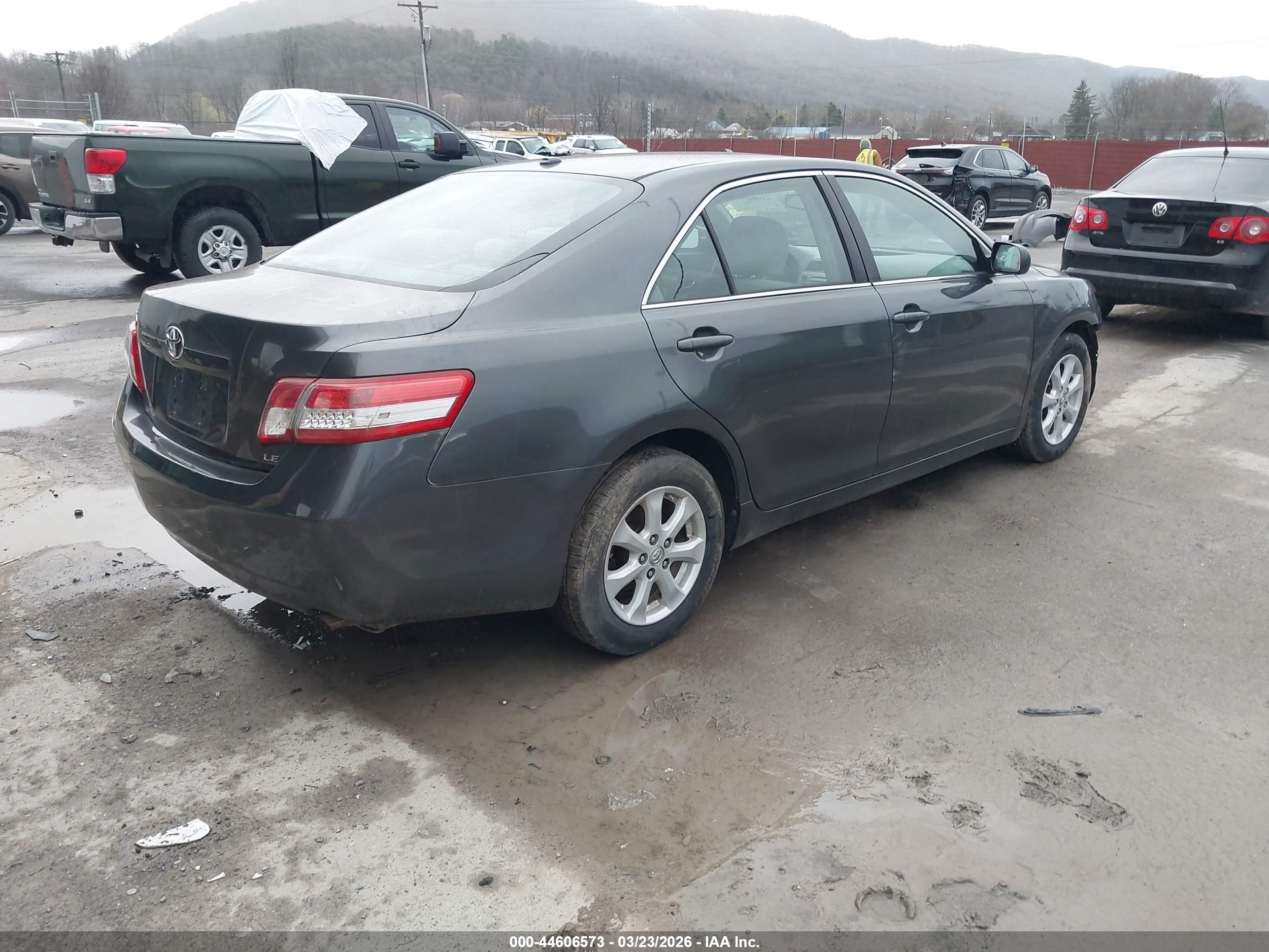TOYOTA CAMRY image 4
