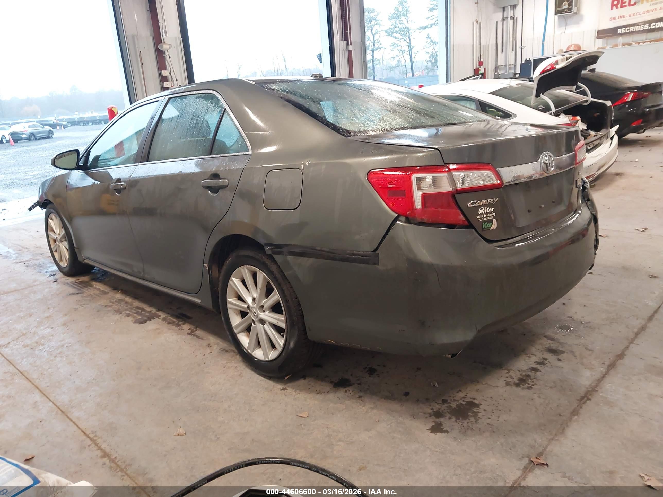 TOYOTA CAMRY image 3