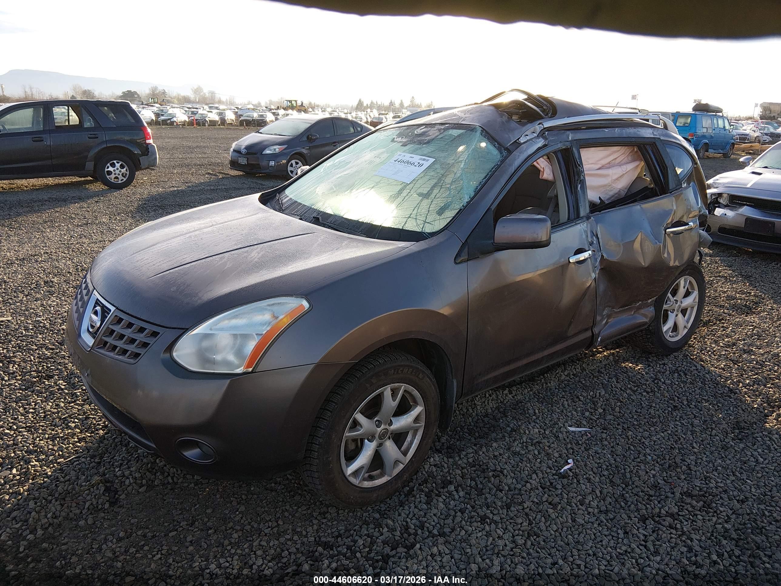 NISSAN ROGUE image 2