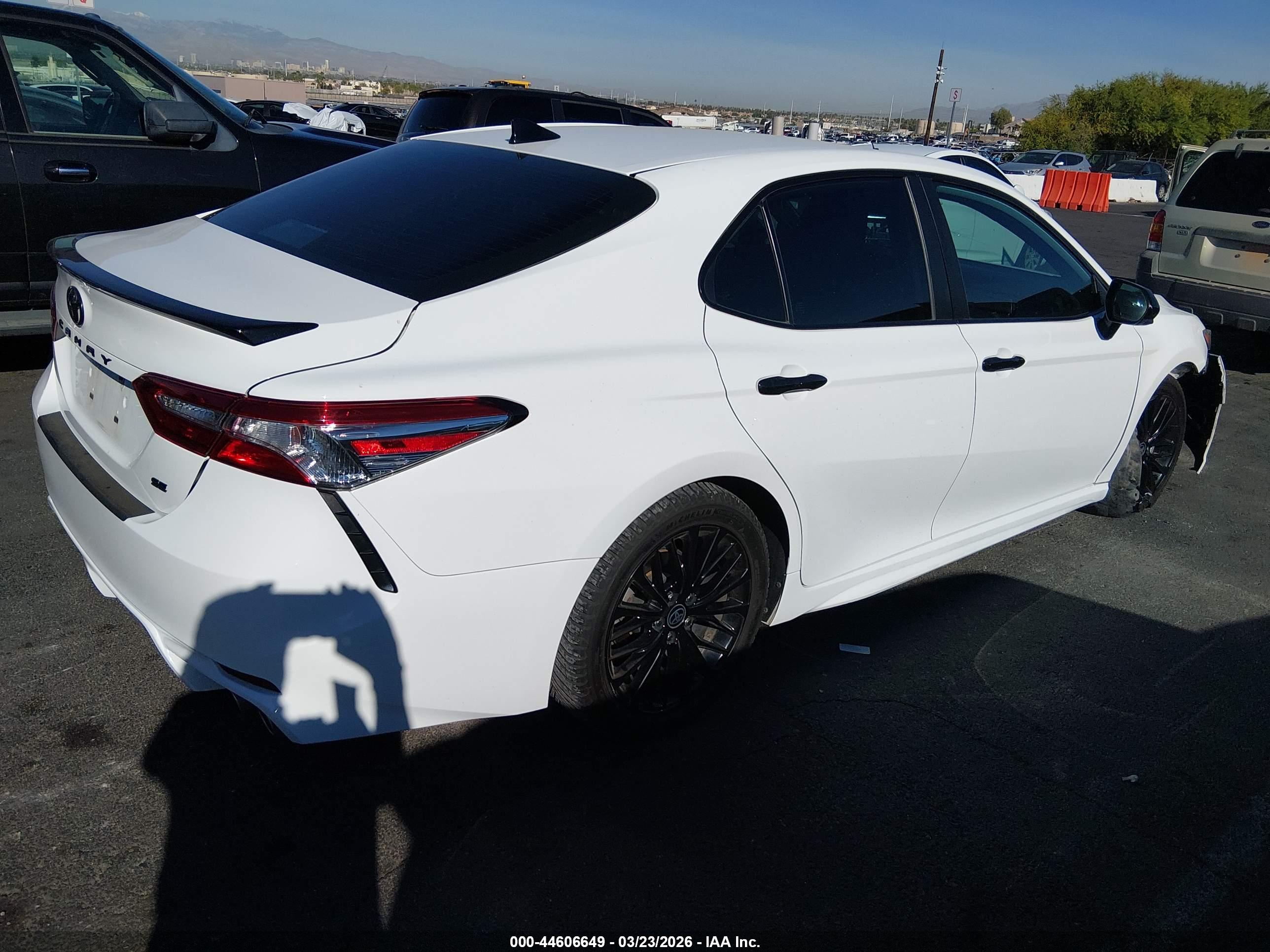 TOYOTA CAMRY image 4