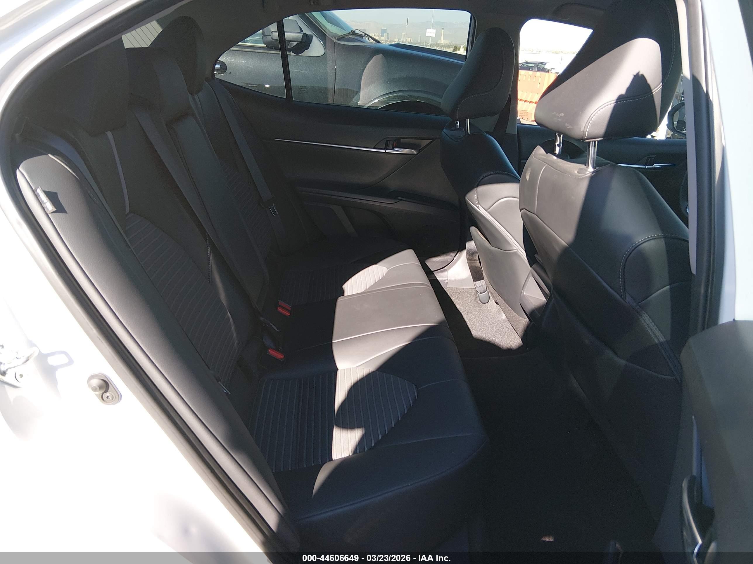 TOYOTA CAMRY image 8