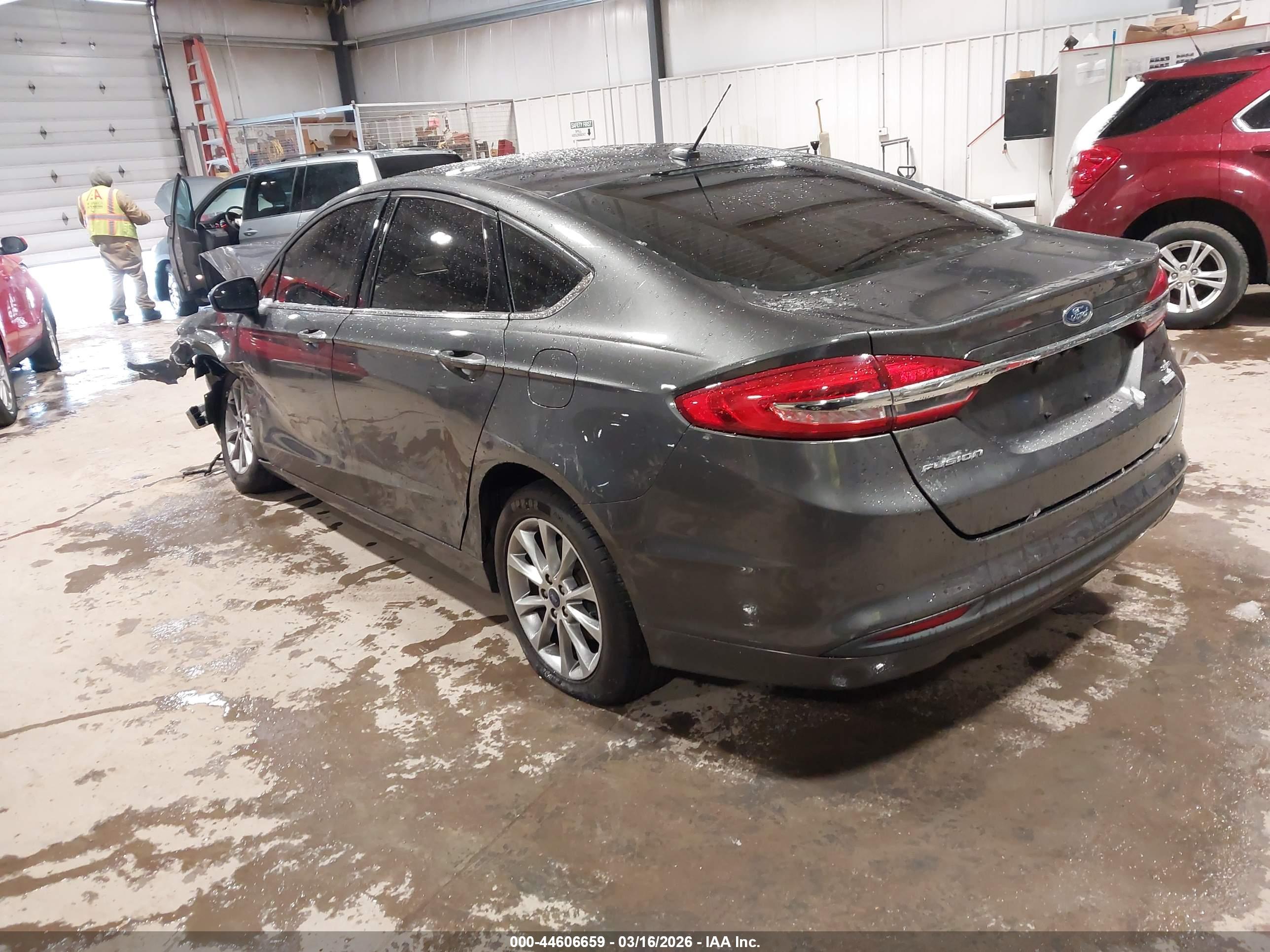 FORD FUSION image 3