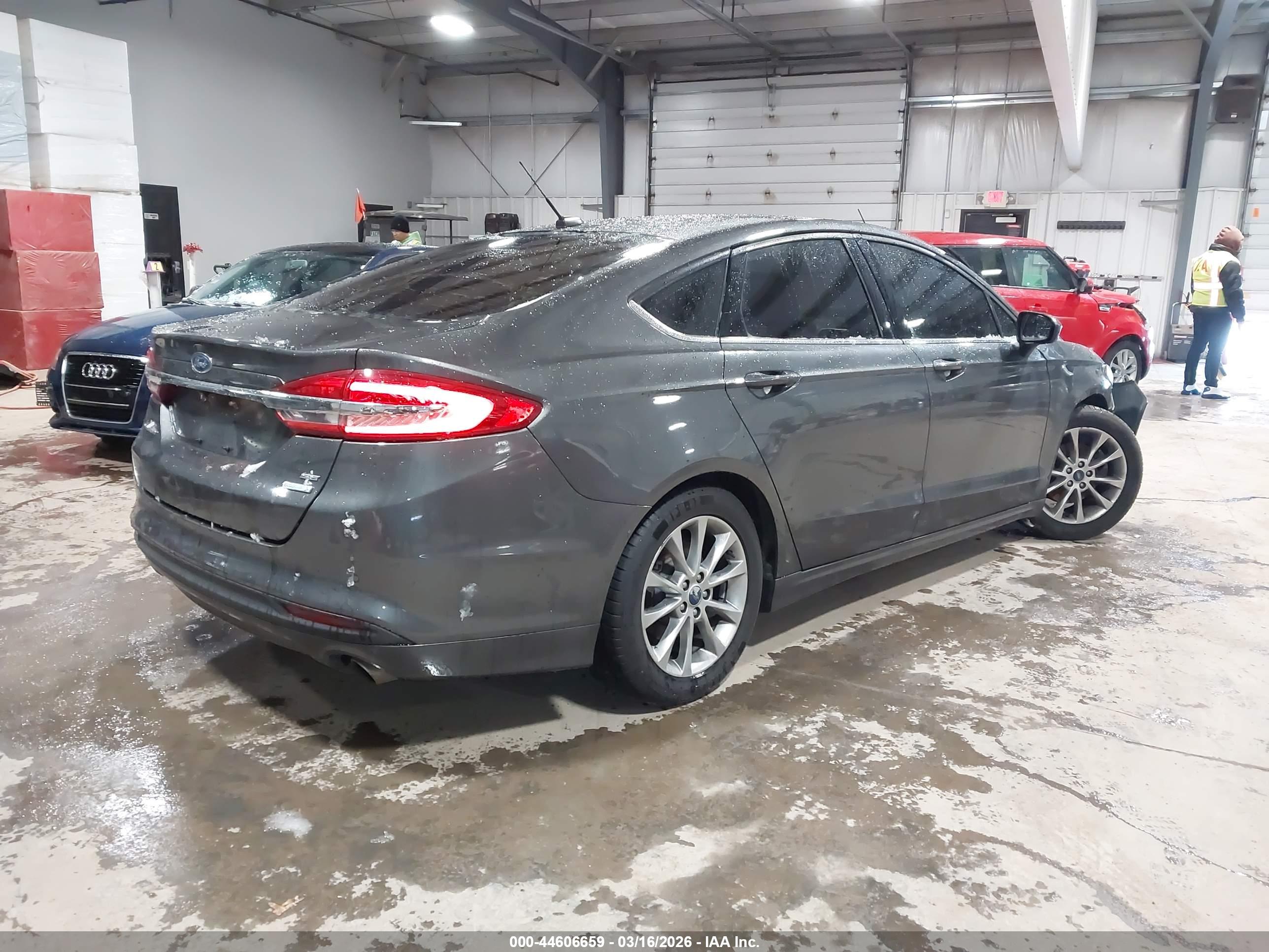 FORD FUSION image 4