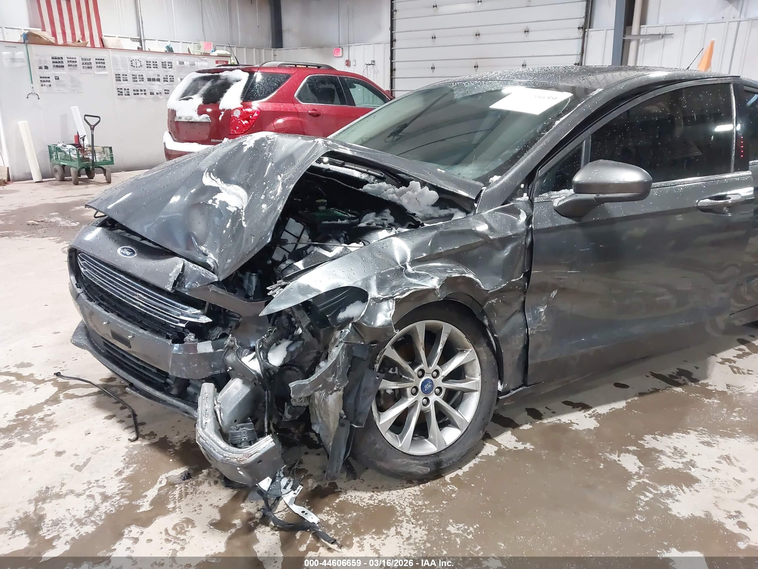 FORD FUSION image 6