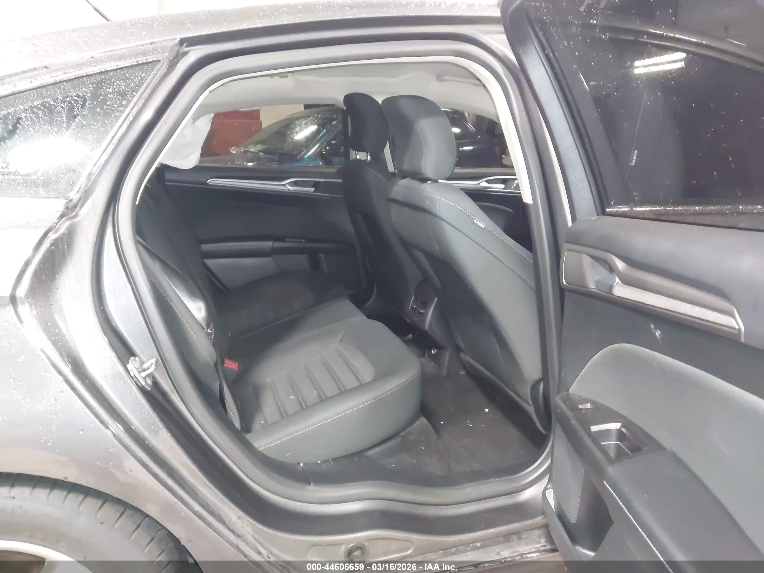 FORD FUSION image 8