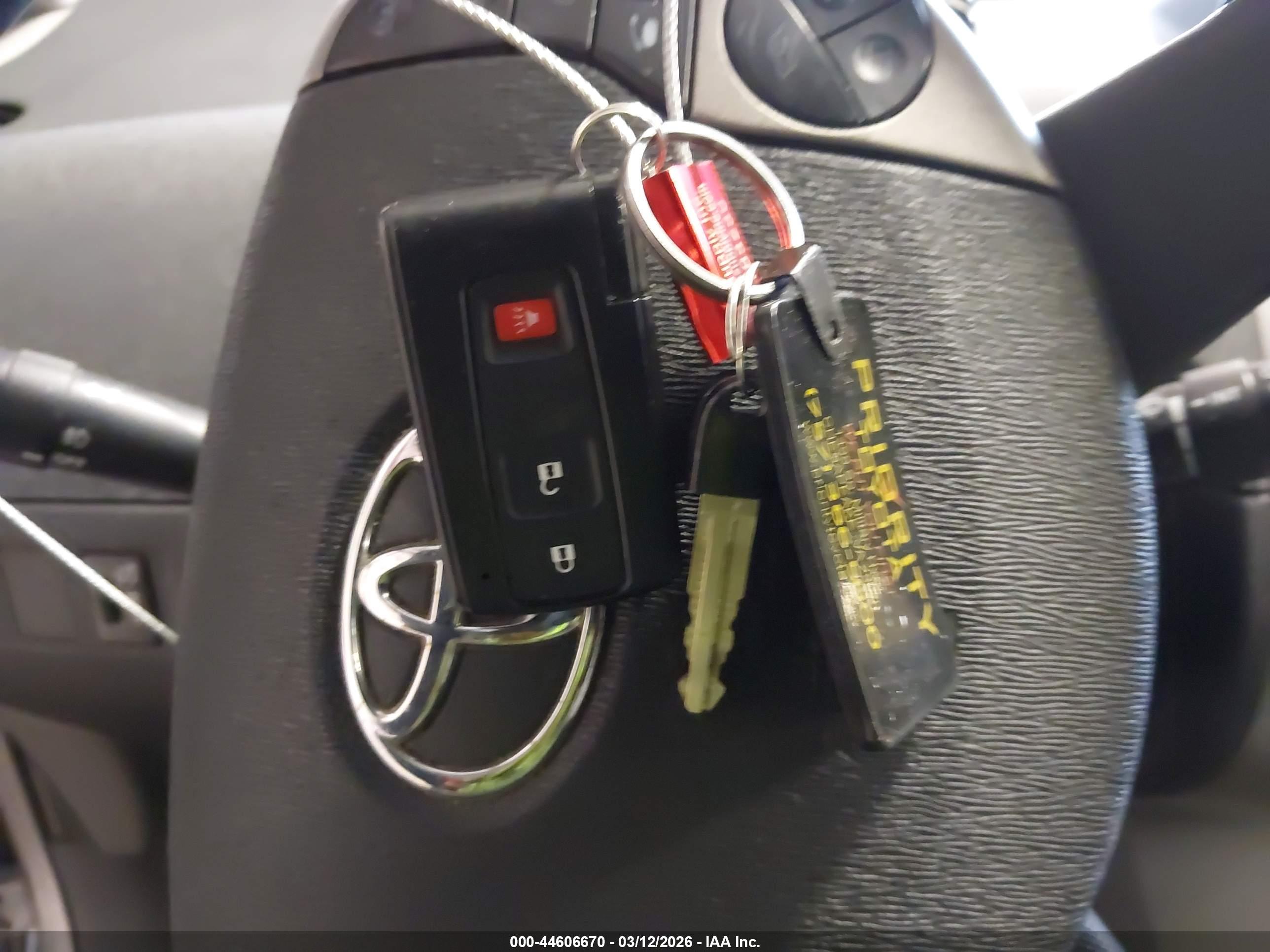 TOYOTA PRIUS image 11