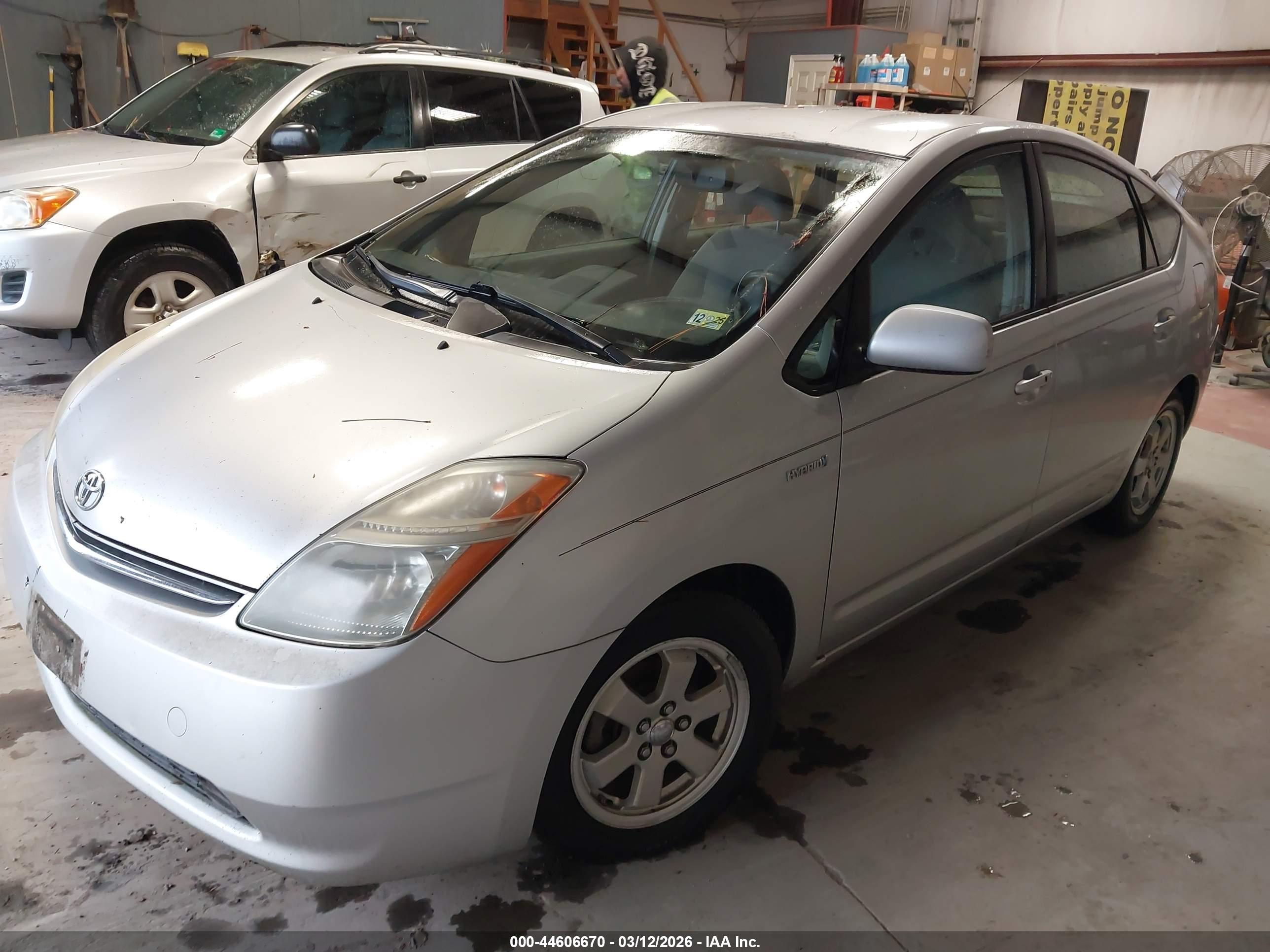 TOYOTA PRIUS image 2