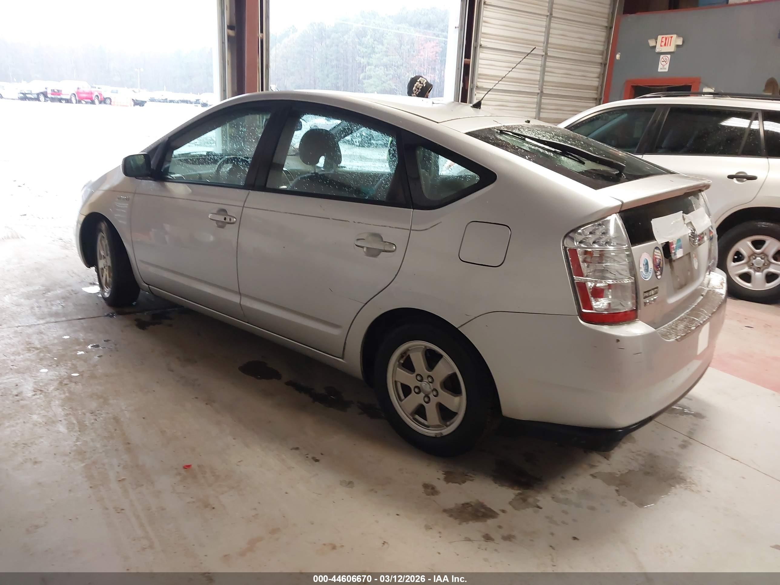 TOYOTA PRIUS image 3