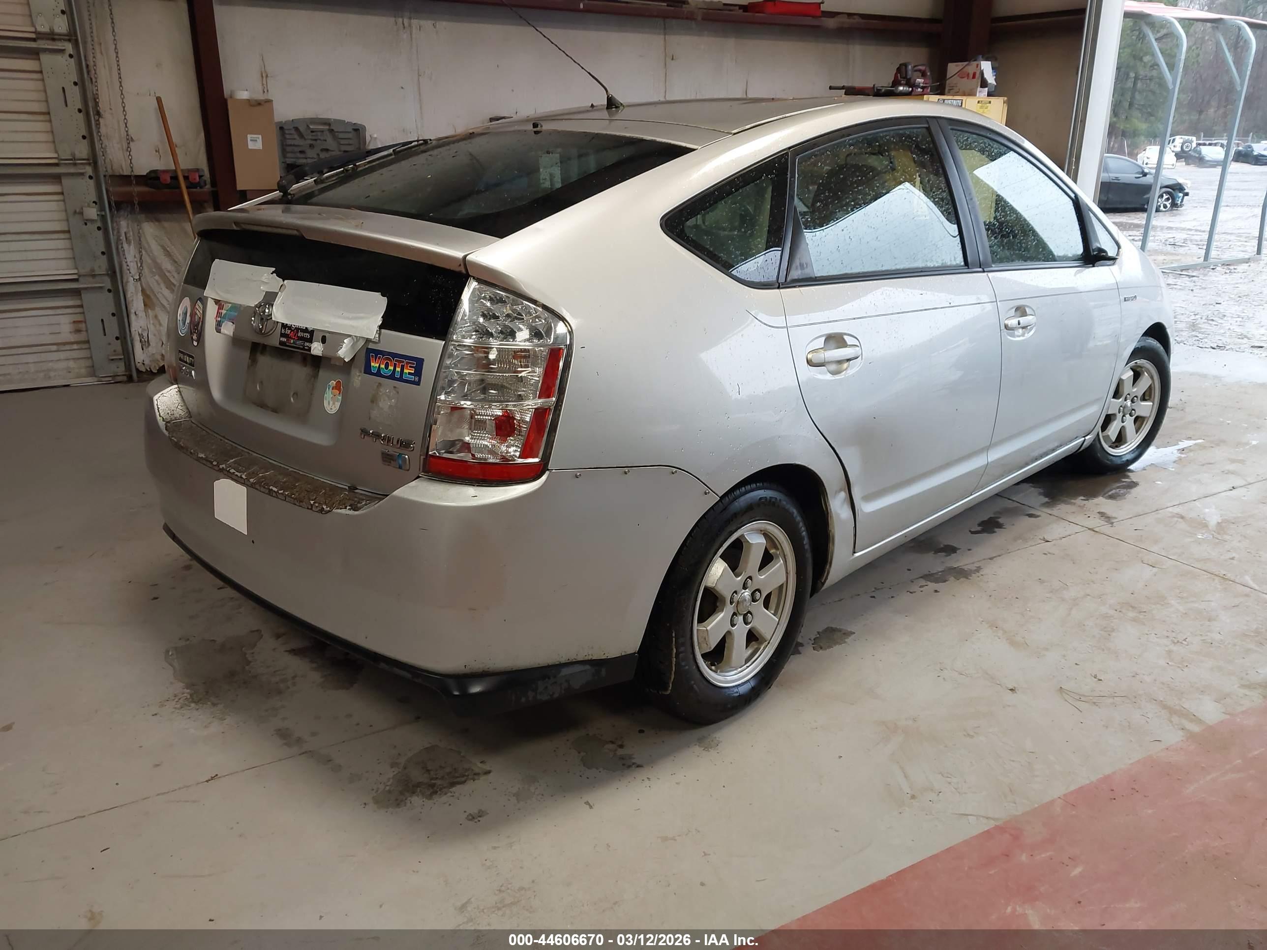 TOYOTA PRIUS image 4