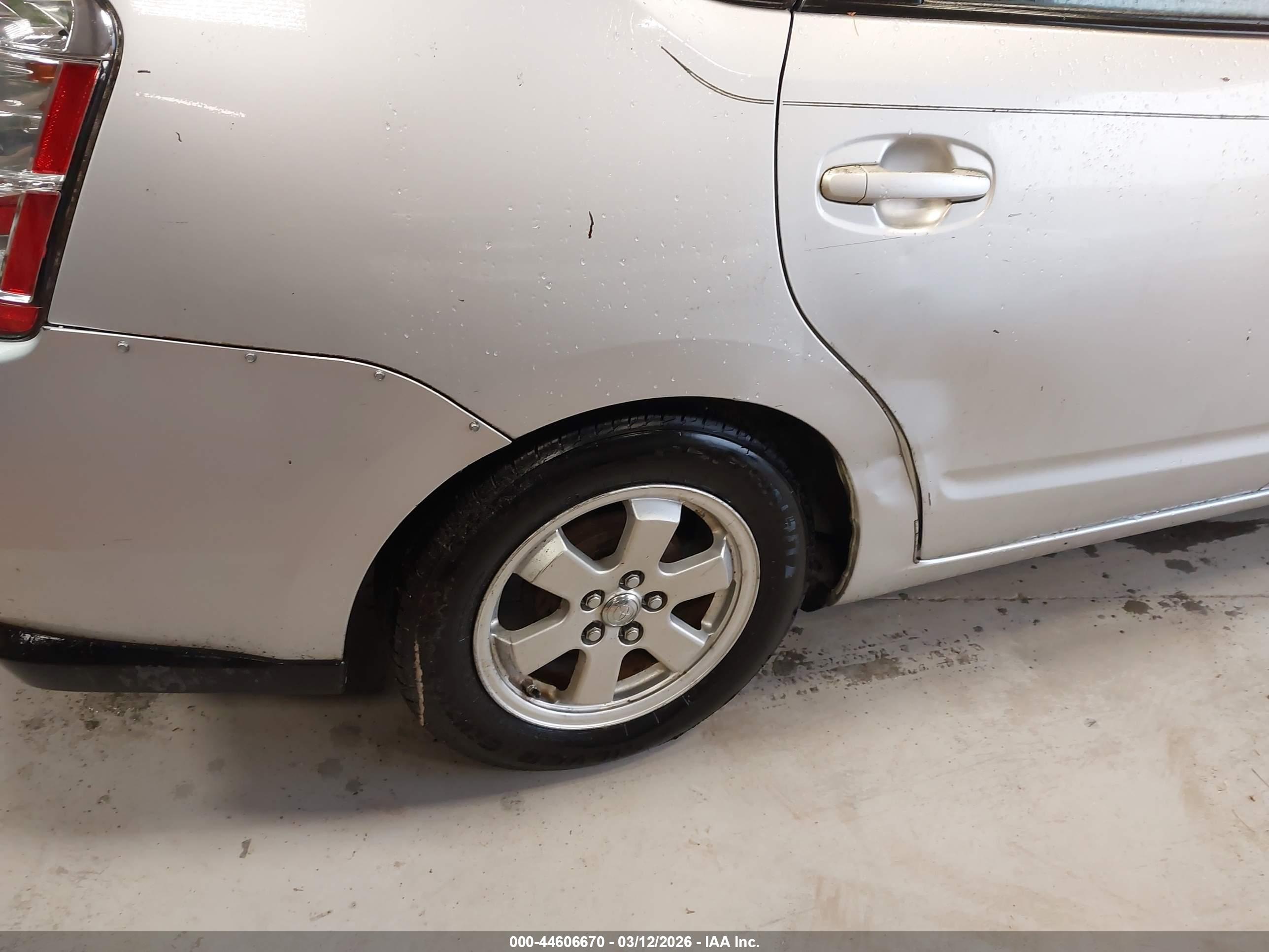 TOYOTA PRIUS image 6