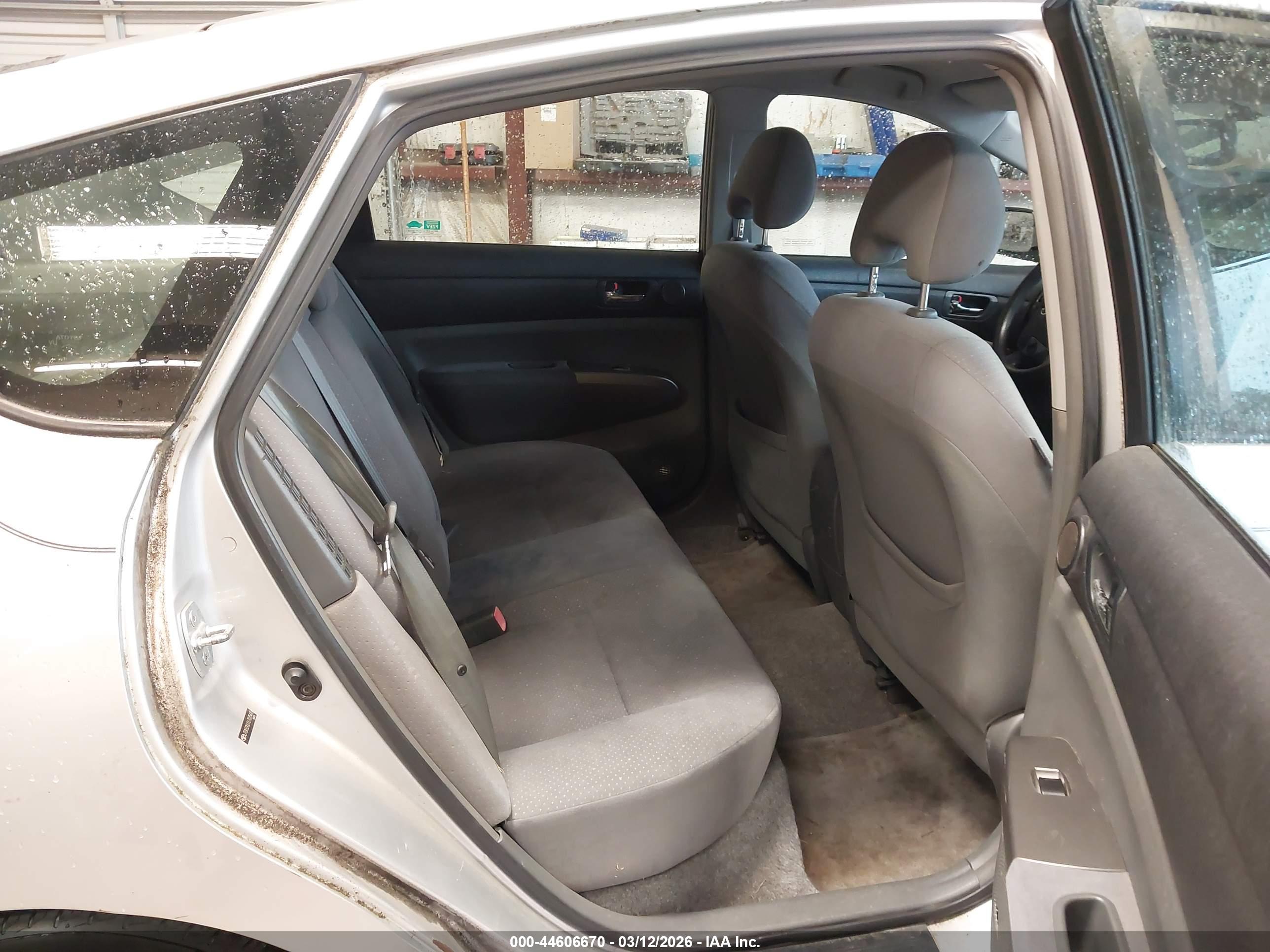 TOYOTA PRIUS image 8