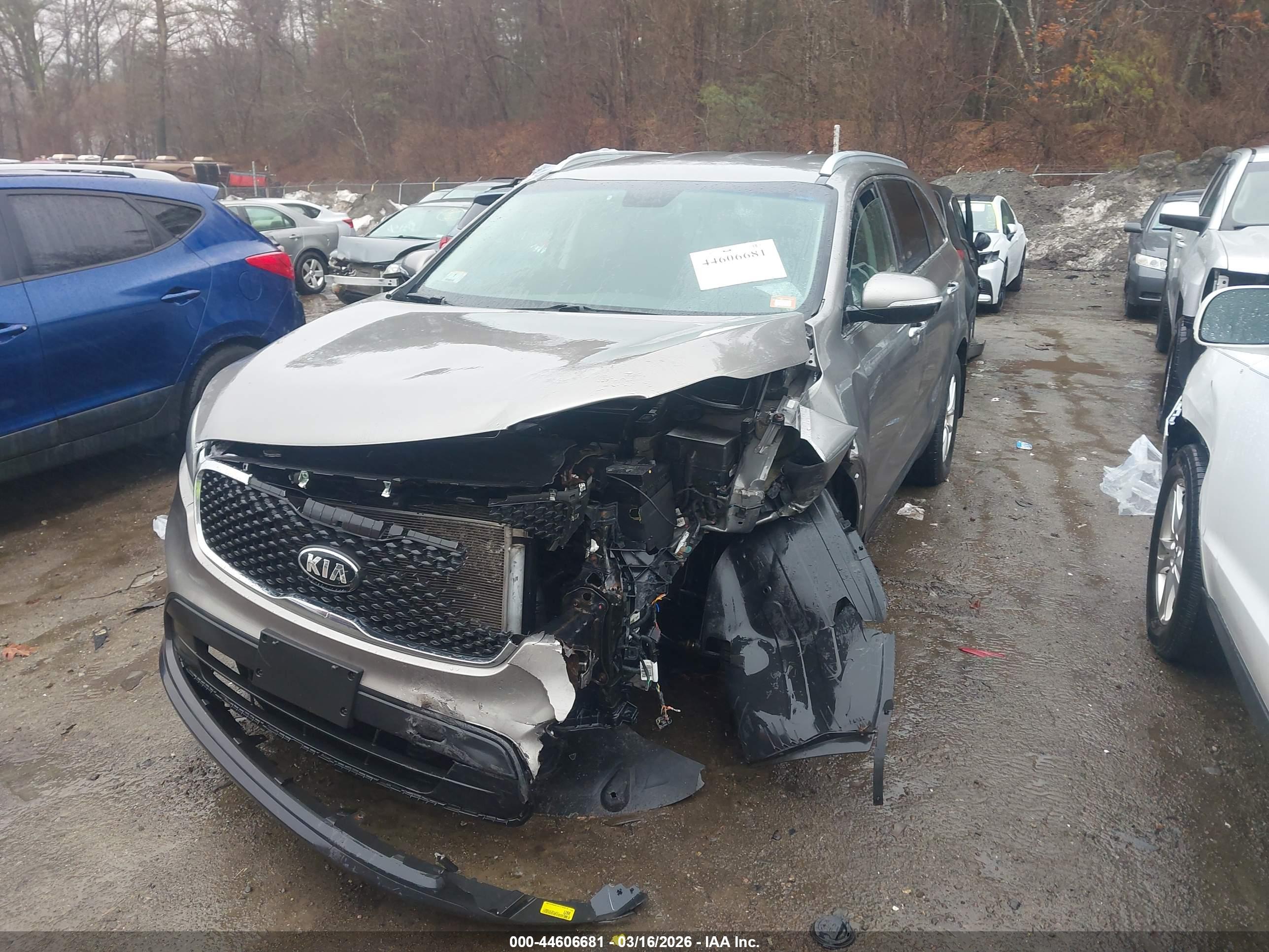 KIA SORENTO image 2