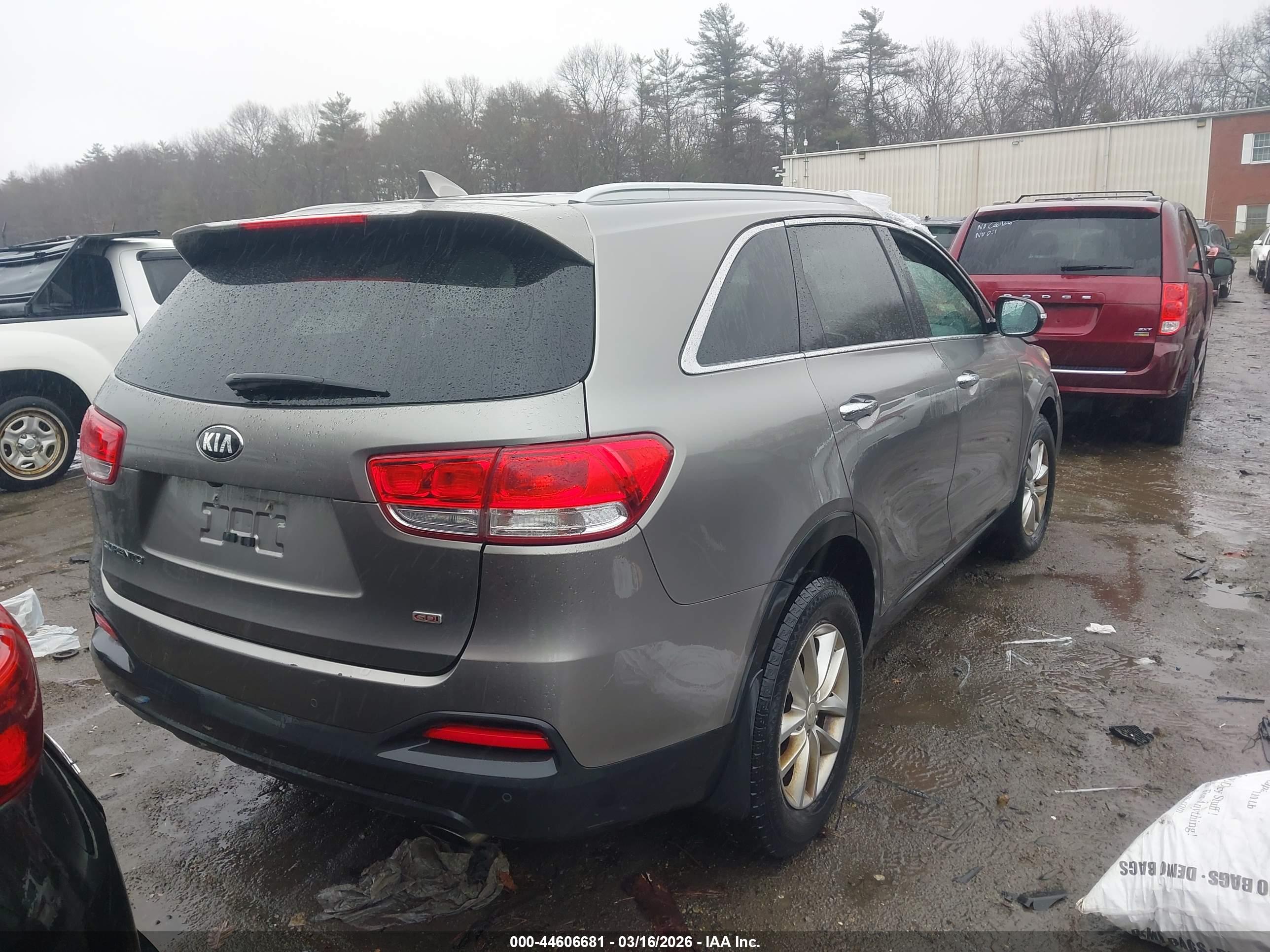 KIA SORENTO image 4
