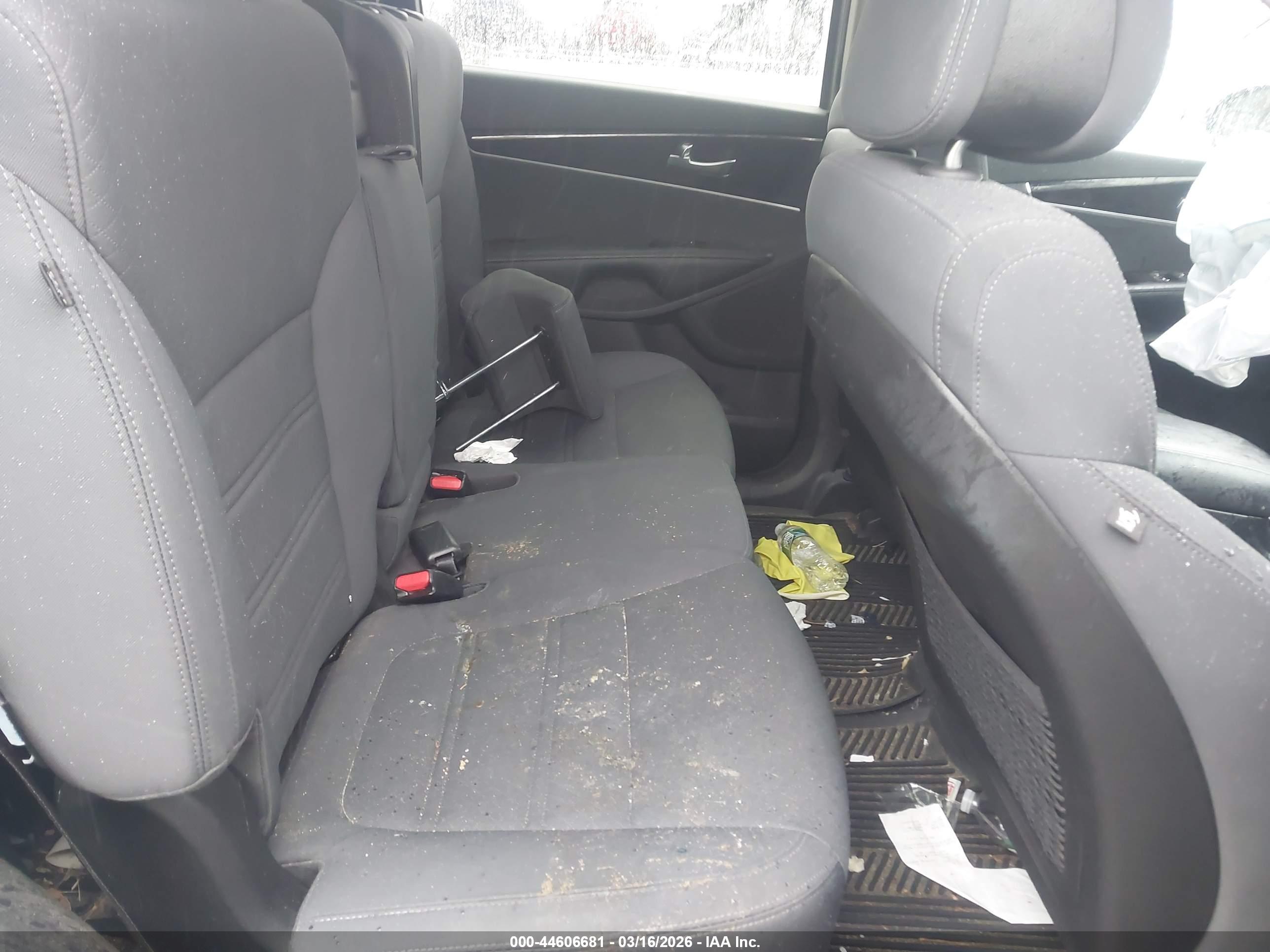 KIA SORENTO image 8