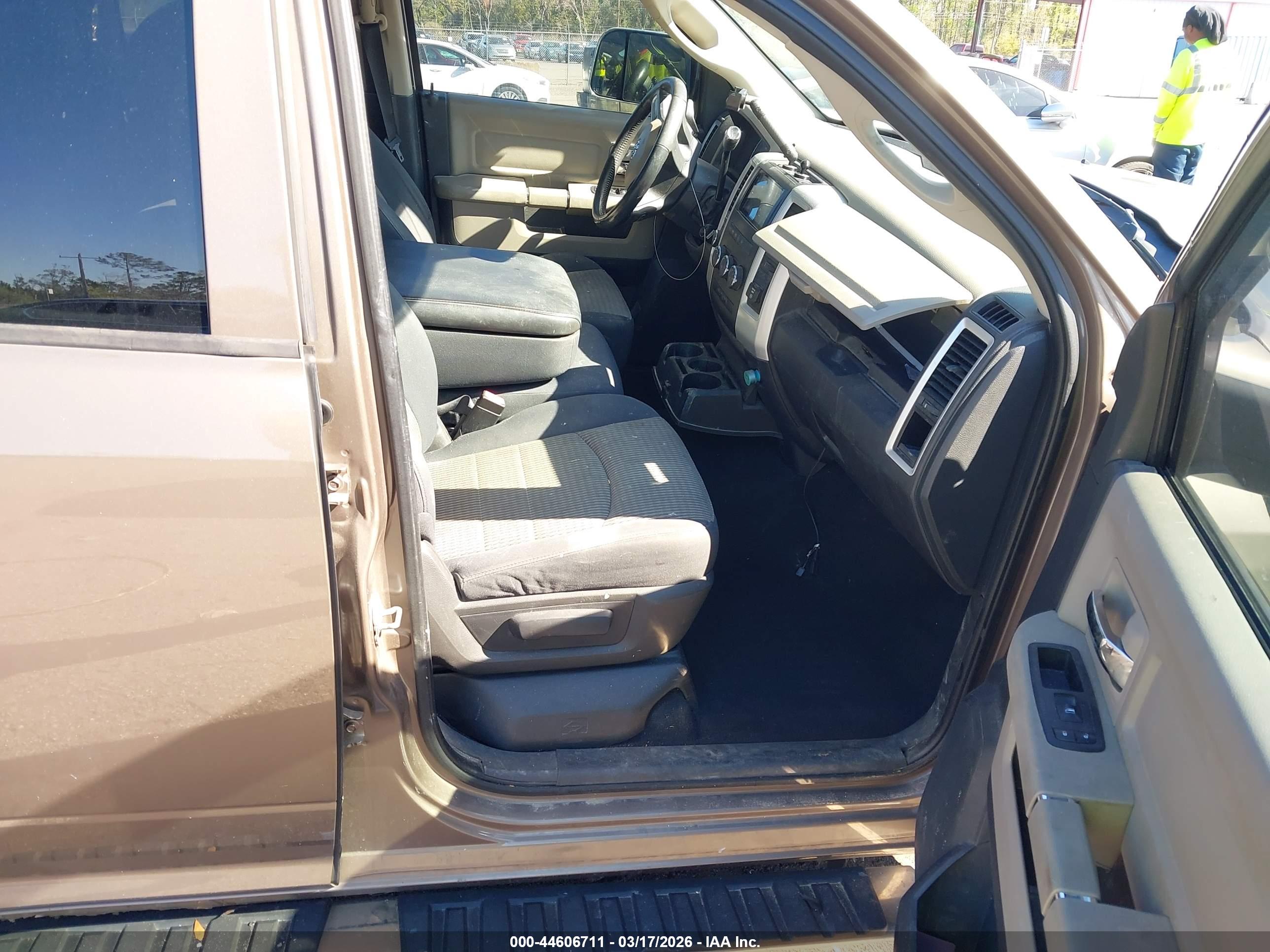 DODGE RAM image 5
