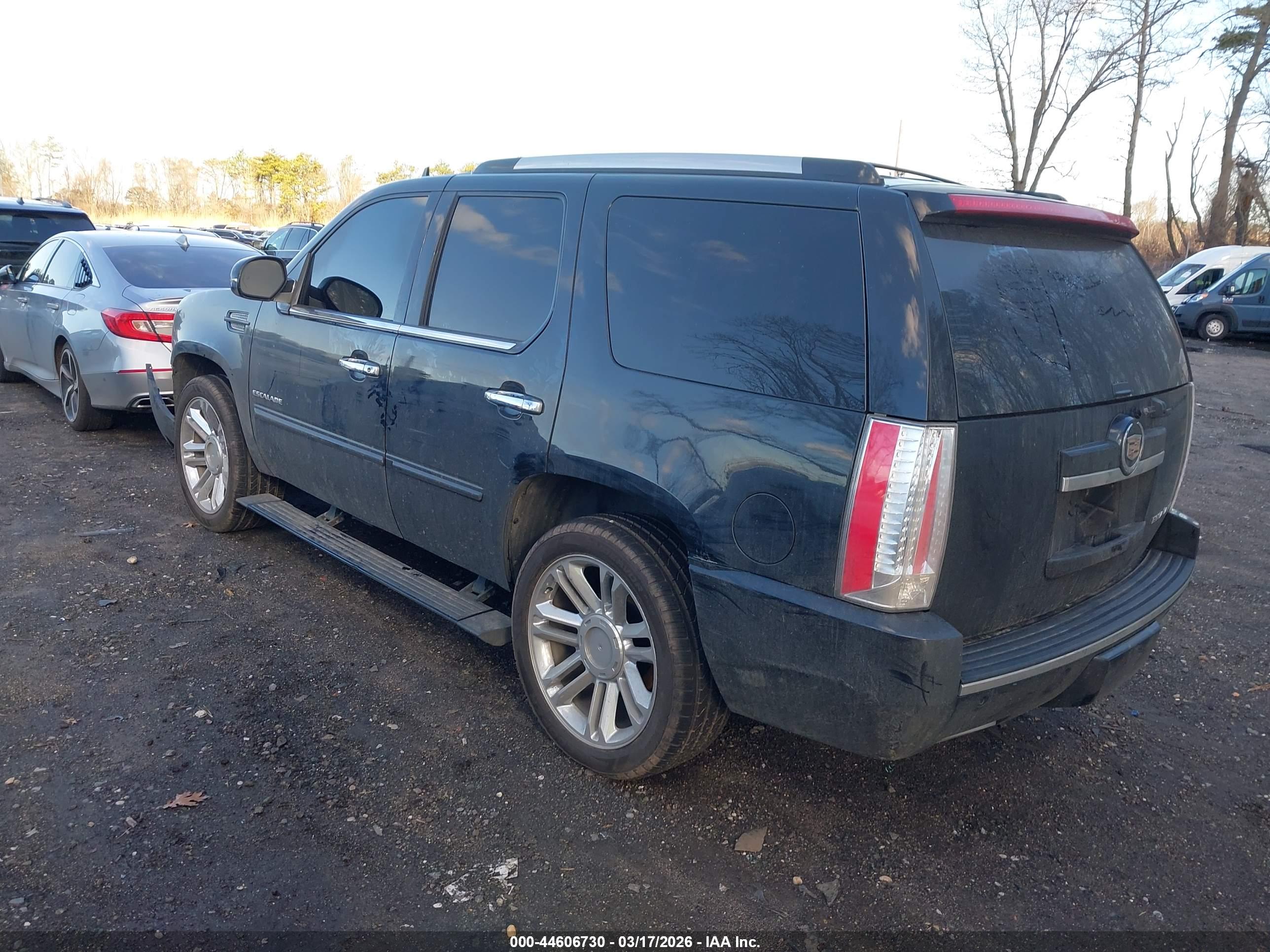CADILLAC ESCALADE image 3