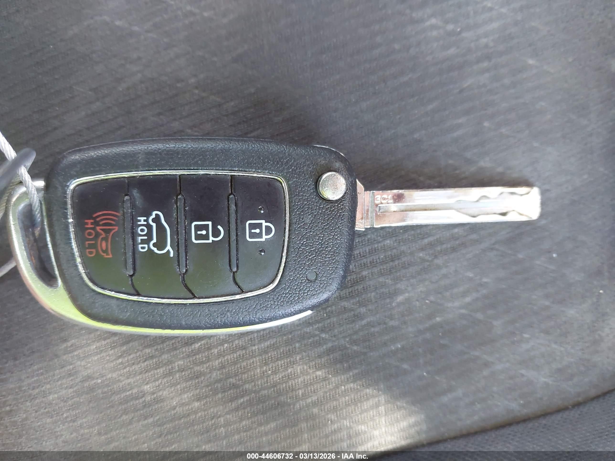 HYUNDAI TUCSON image 11