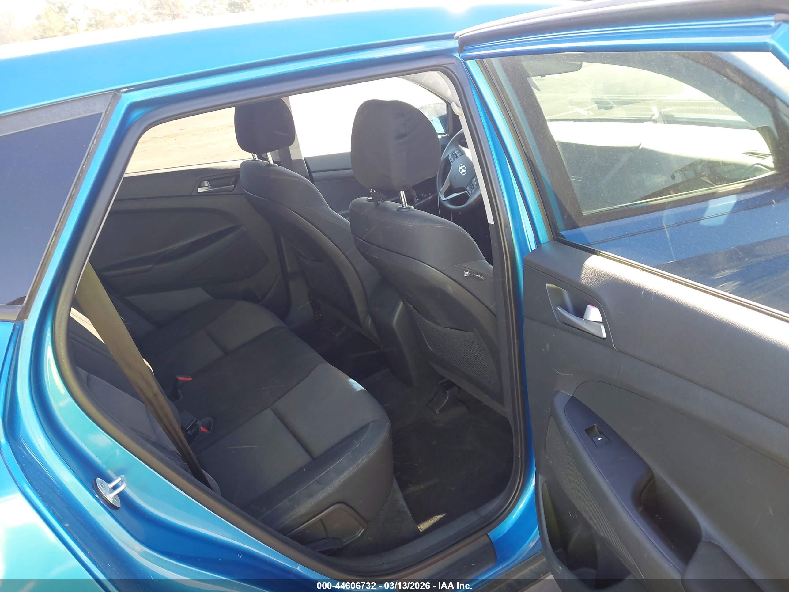 HYUNDAI TUCSON image 8