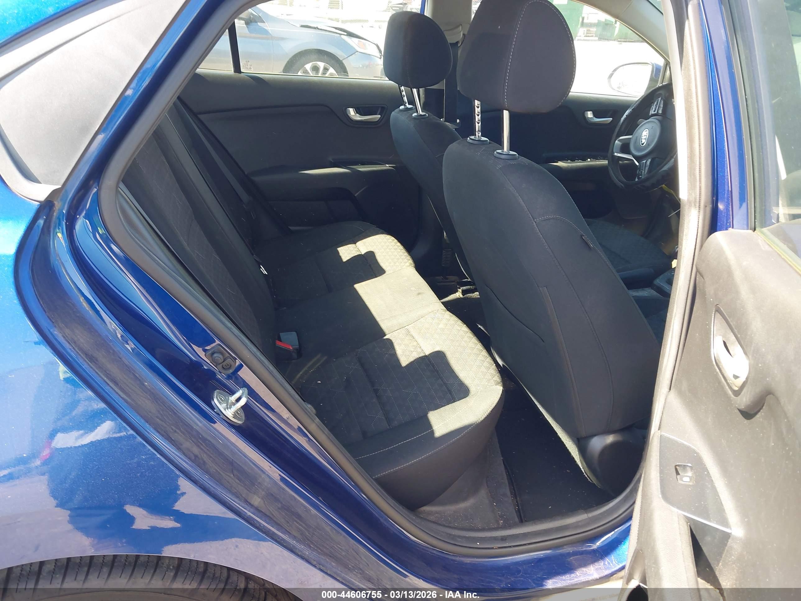 KIA RIO image 8