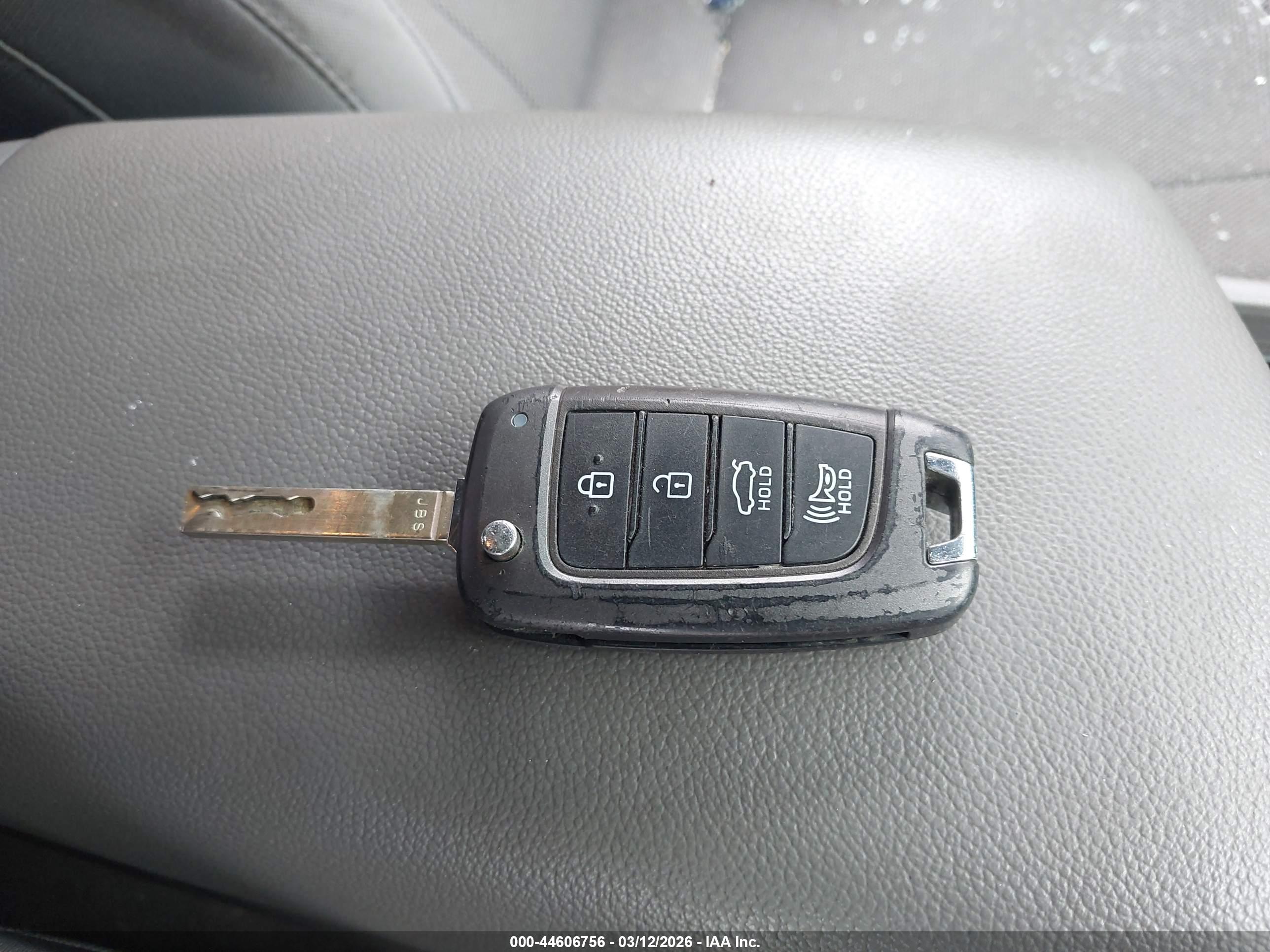 HYUNDAI ELANTRA image 11