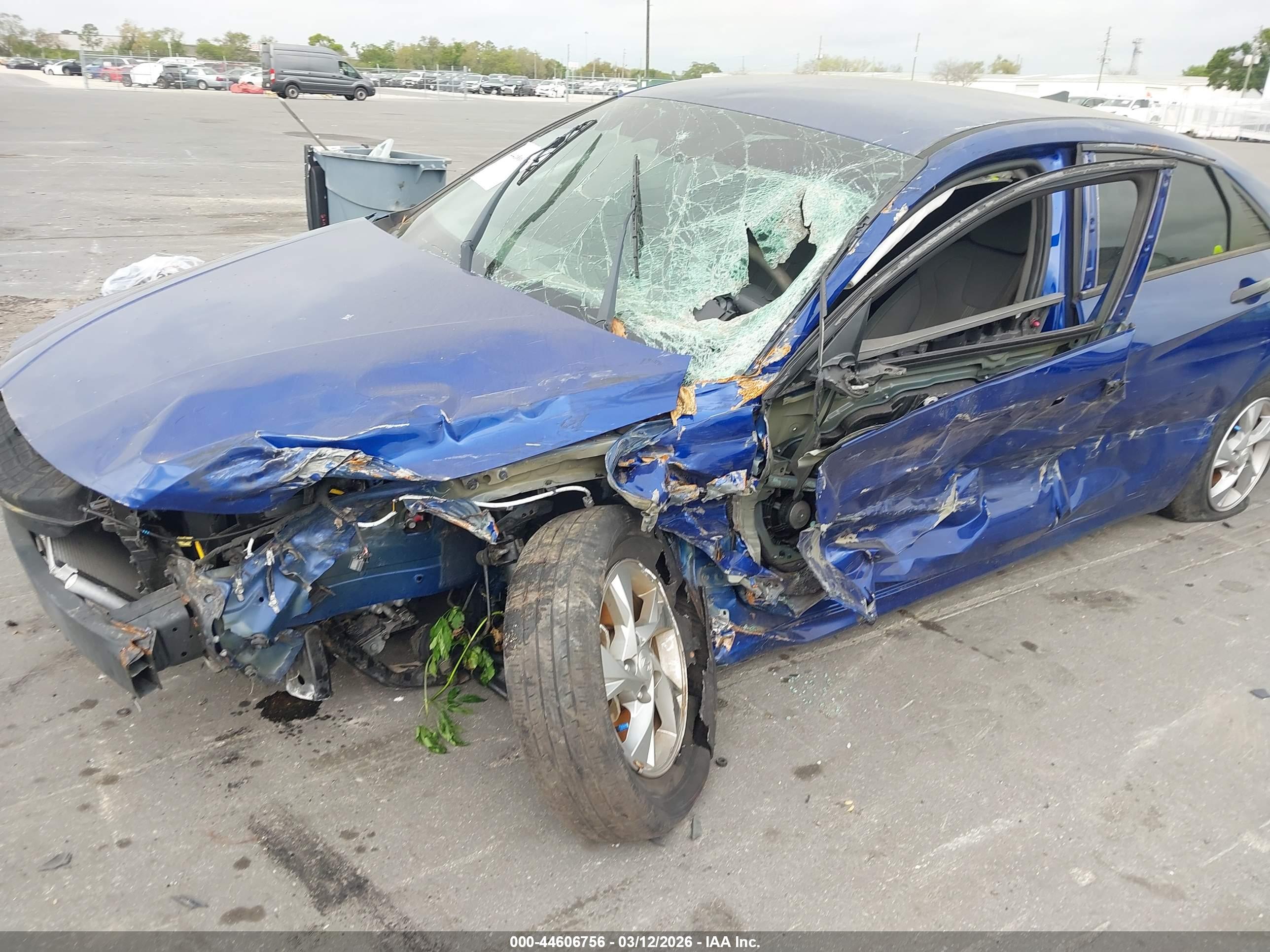HYUNDAI ELANTRA image 6