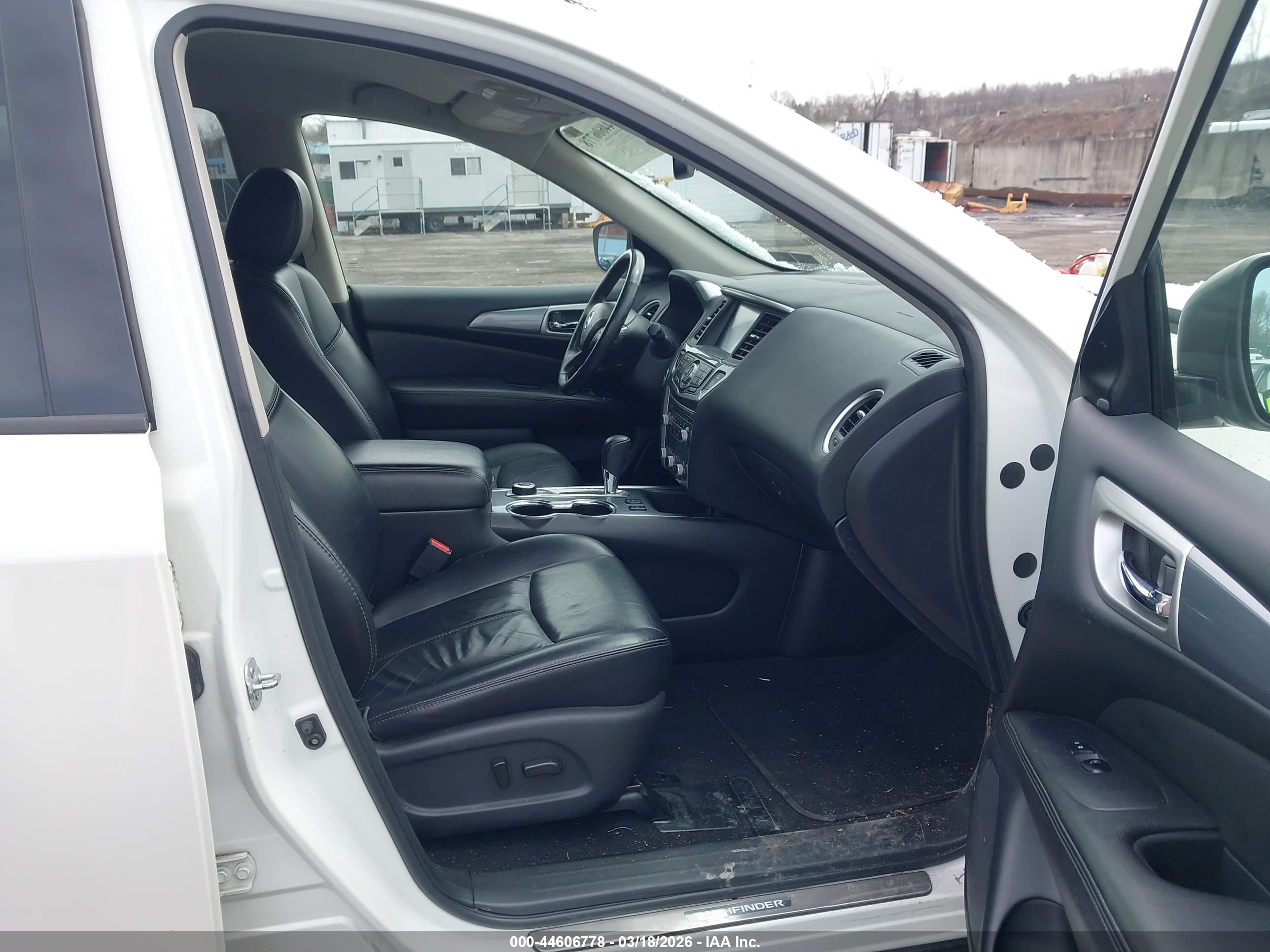 NISSAN PATHFINDER image 5
