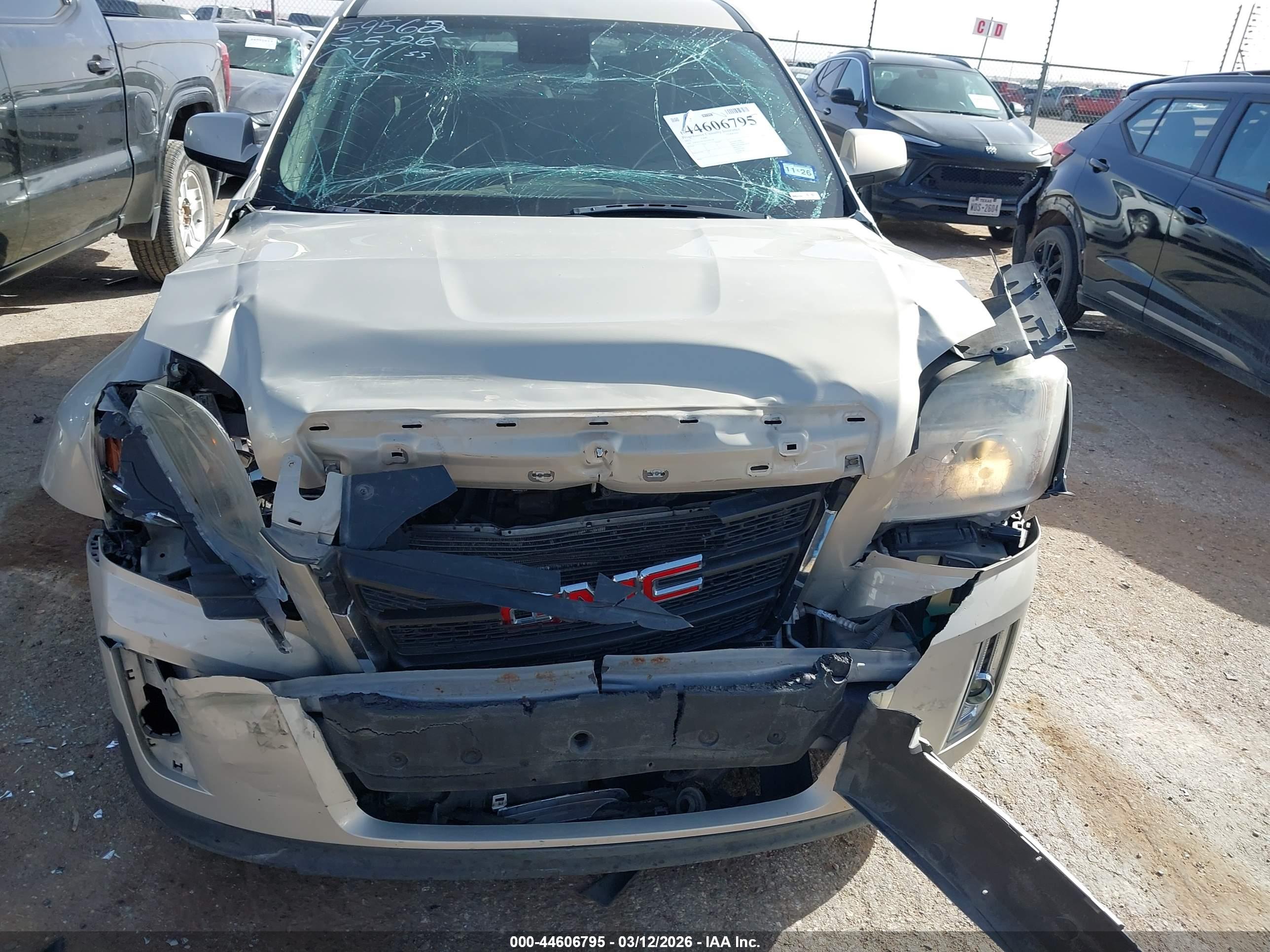 GMC TERRAIN image 6