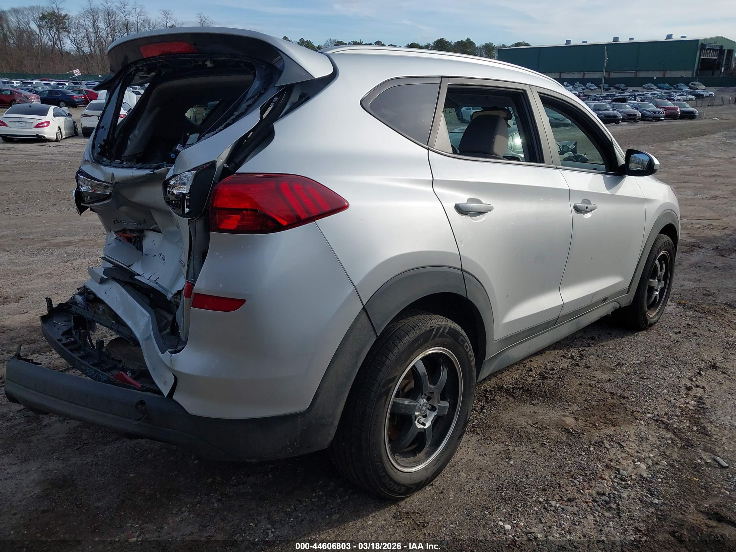 HYUNDAI TUCSON image 4