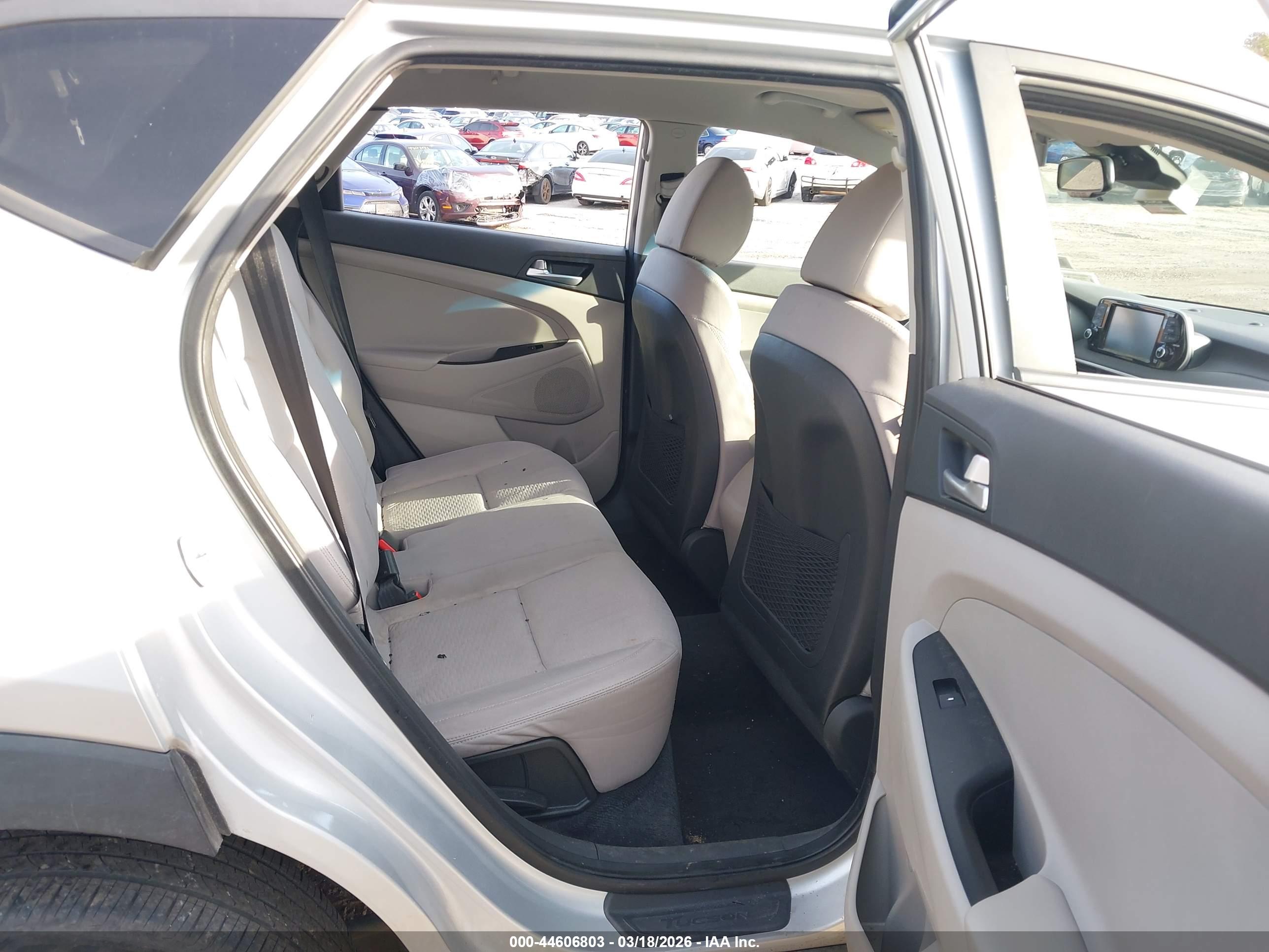 HYUNDAI TUCSON image 8